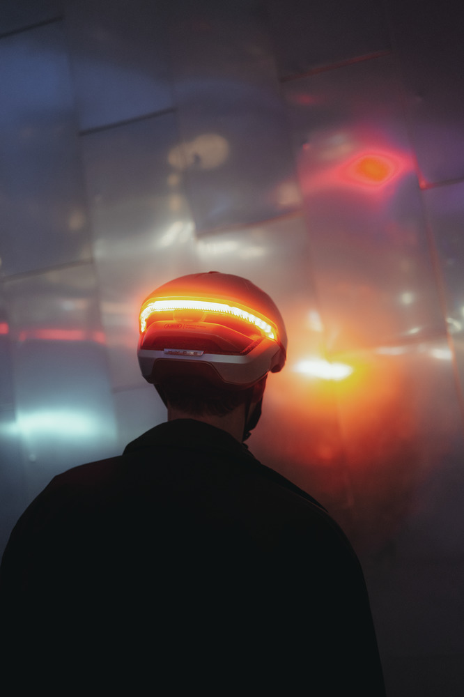 casque-abus-hype-ace-noir-eclairage-puissant