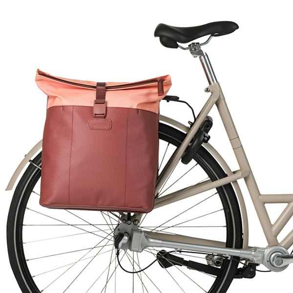 basil-vive-double-sacoche-mik-28-35l-bordeaux-ro-fixation-porte-bagage