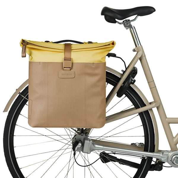basil-vive-double-sacoche-mik-28-35l-jaune-sable--fixation-porte-bagage