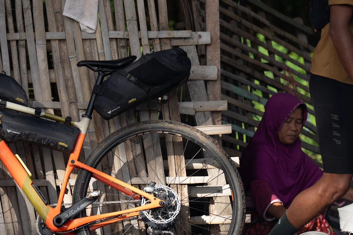 apidura-expedition-saddle-pack-lifestyle-3