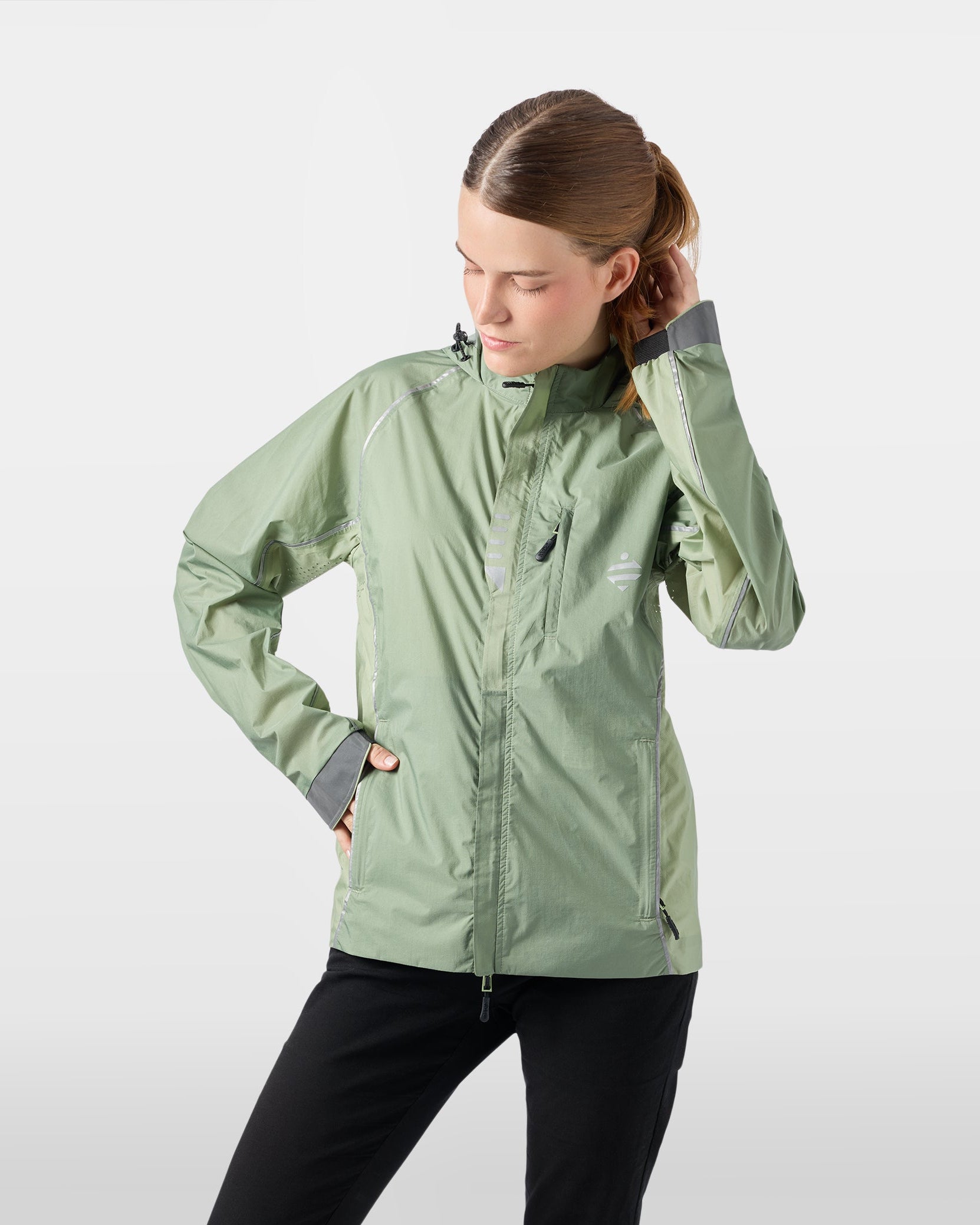 veste-ultra-legere-sport-velo-impermeable-respirante-sauge-vert-femme