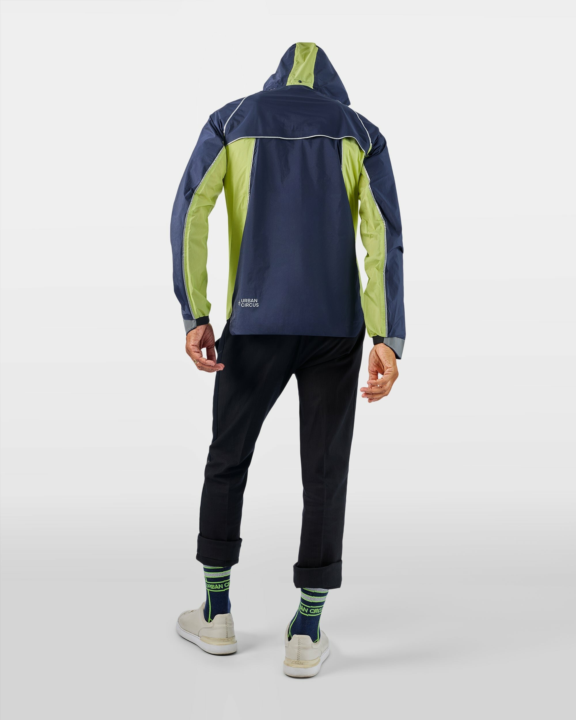 veste-sport-outdoor-jaune-bleue-marine-ultra-legere-respirante-homme
