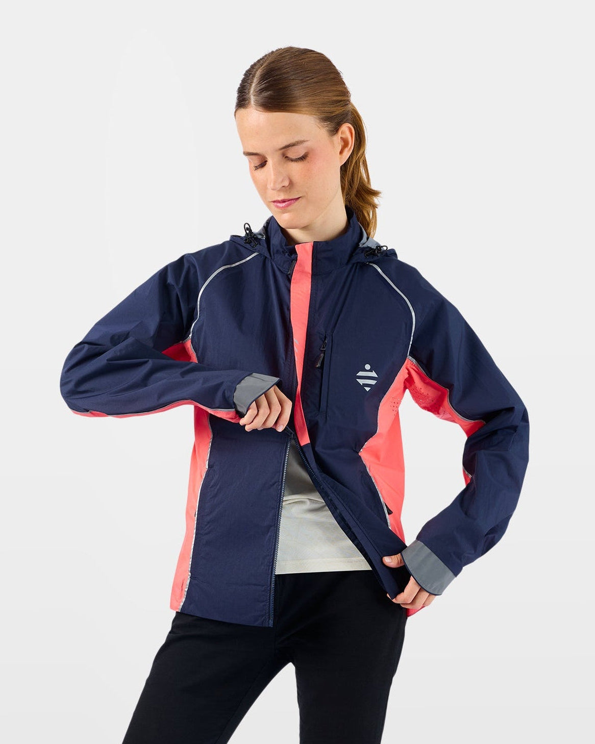 veste-ultra-legere-respirante-coupe-vent-sport-escapade-corail-femme-zip-aeration