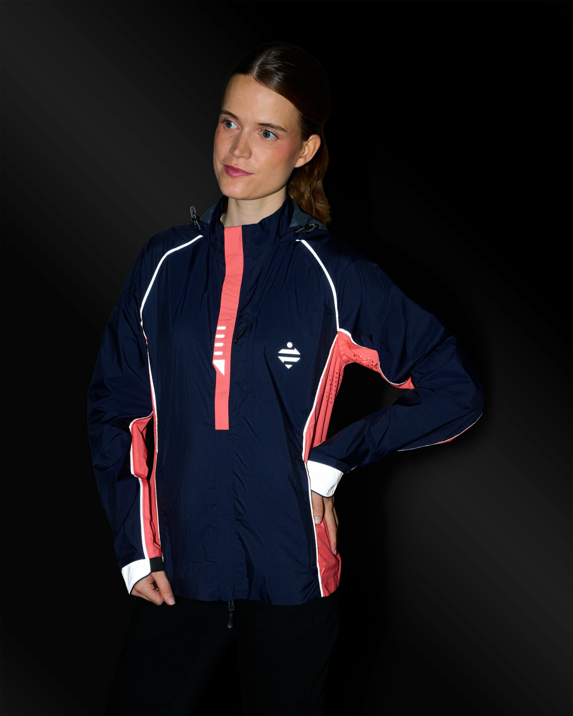 veste-ultra-legere-respirante-sport-escapade-corail-details-reflechissants-femme