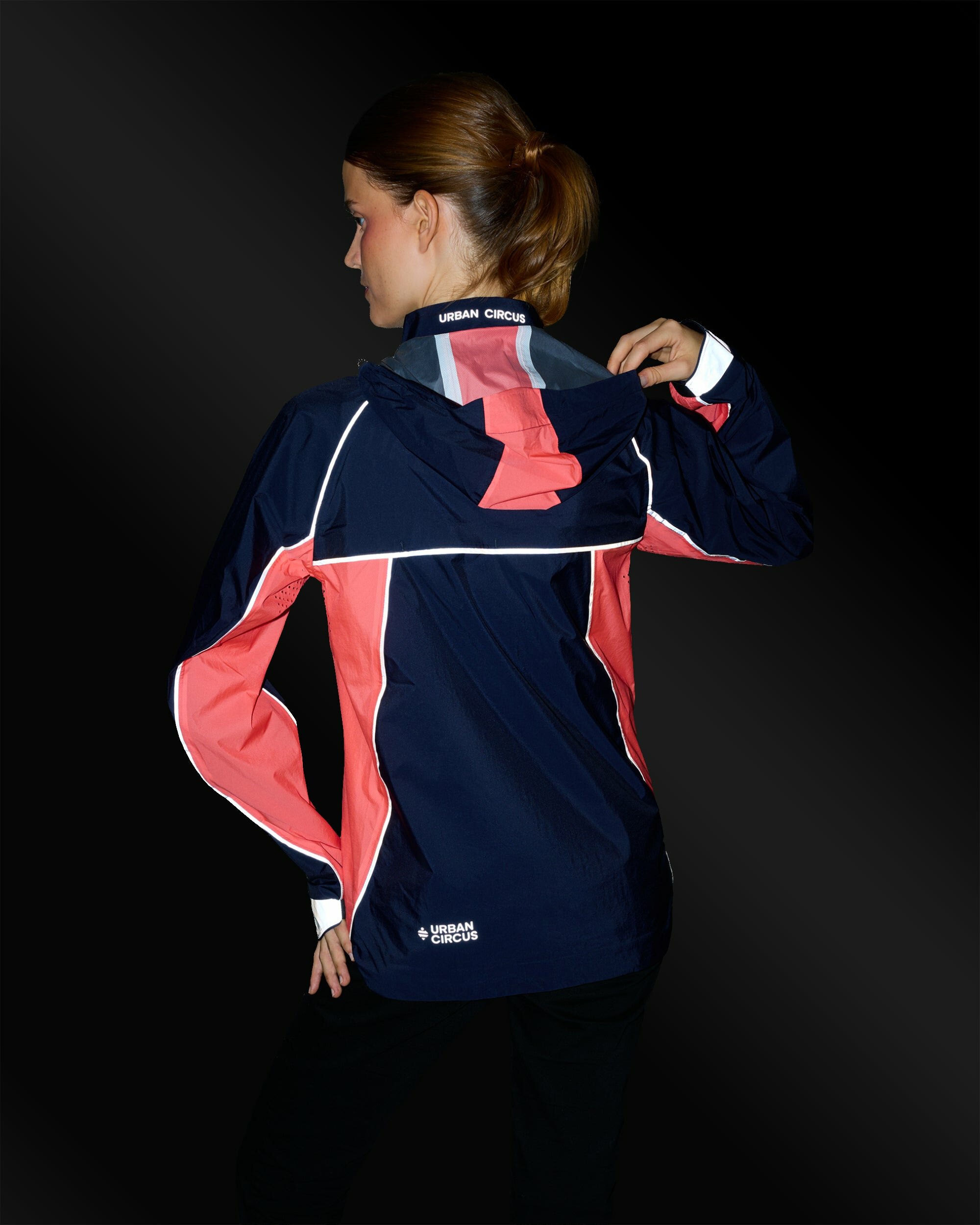 veste-ultra-legere-respirante-sport-escapade-corail-details-reflechissants-femme-dos