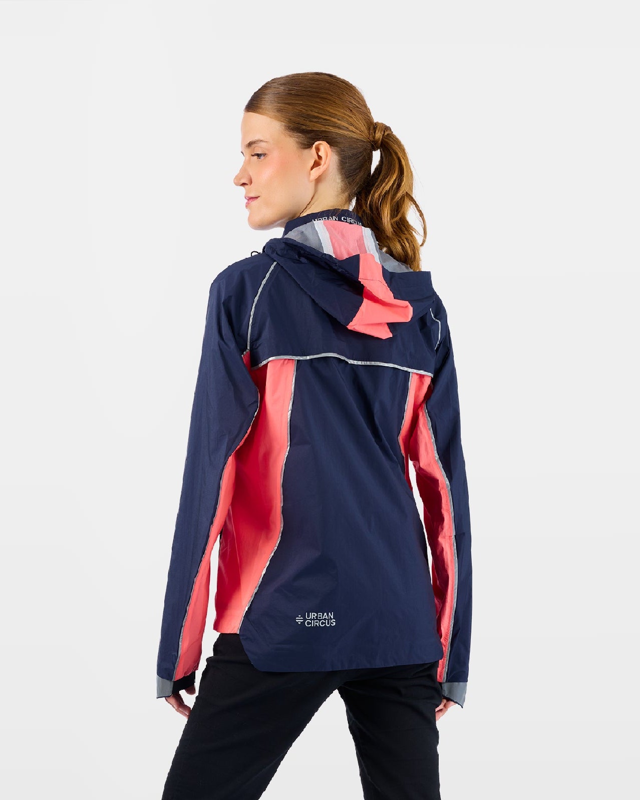 veste-ultra-legere-respirante-coupe-vent-sport-escapade-corail-femme