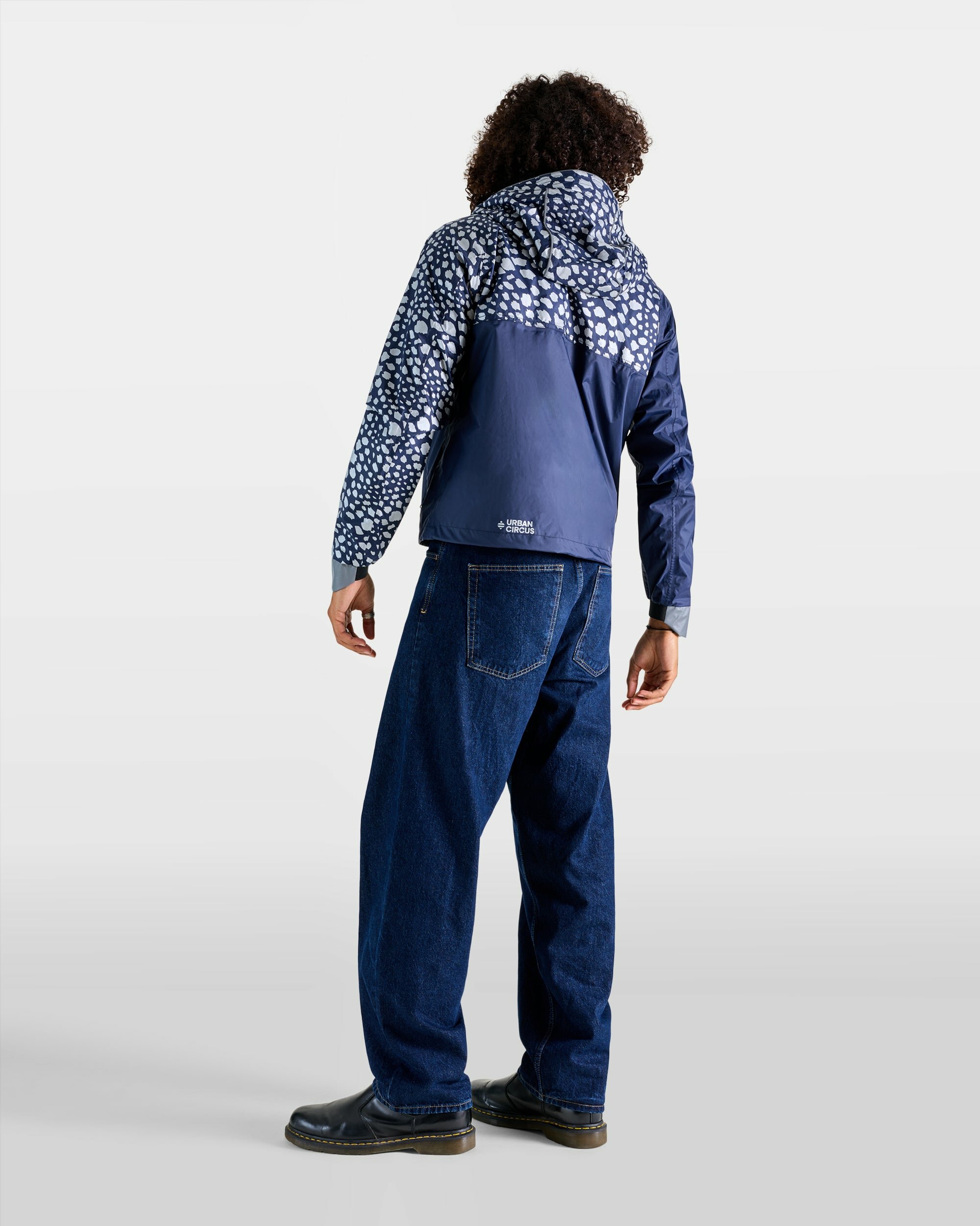 coupe-vent-anorak-impermeable-solace-bleu-marine-homme-dos-urban-circus