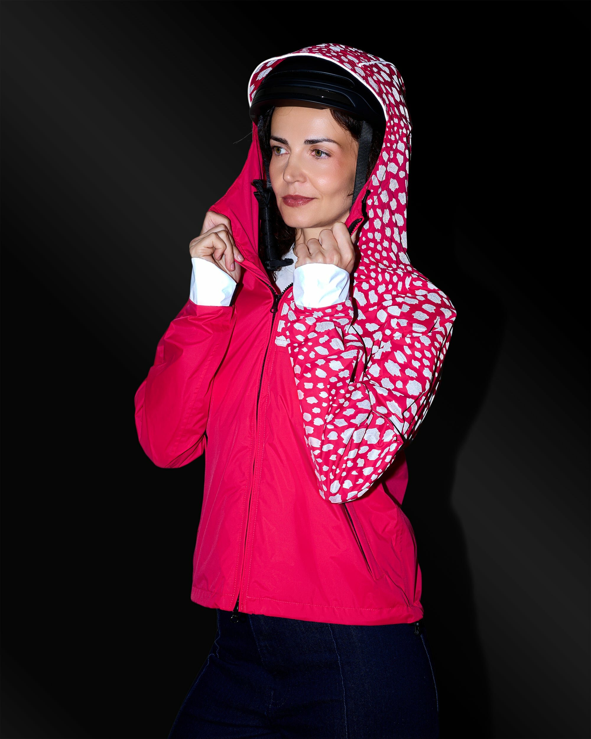 coupe-vent-anorak-impermeable-motifs-reflechissants-grande-capuche-sur-casque-femme