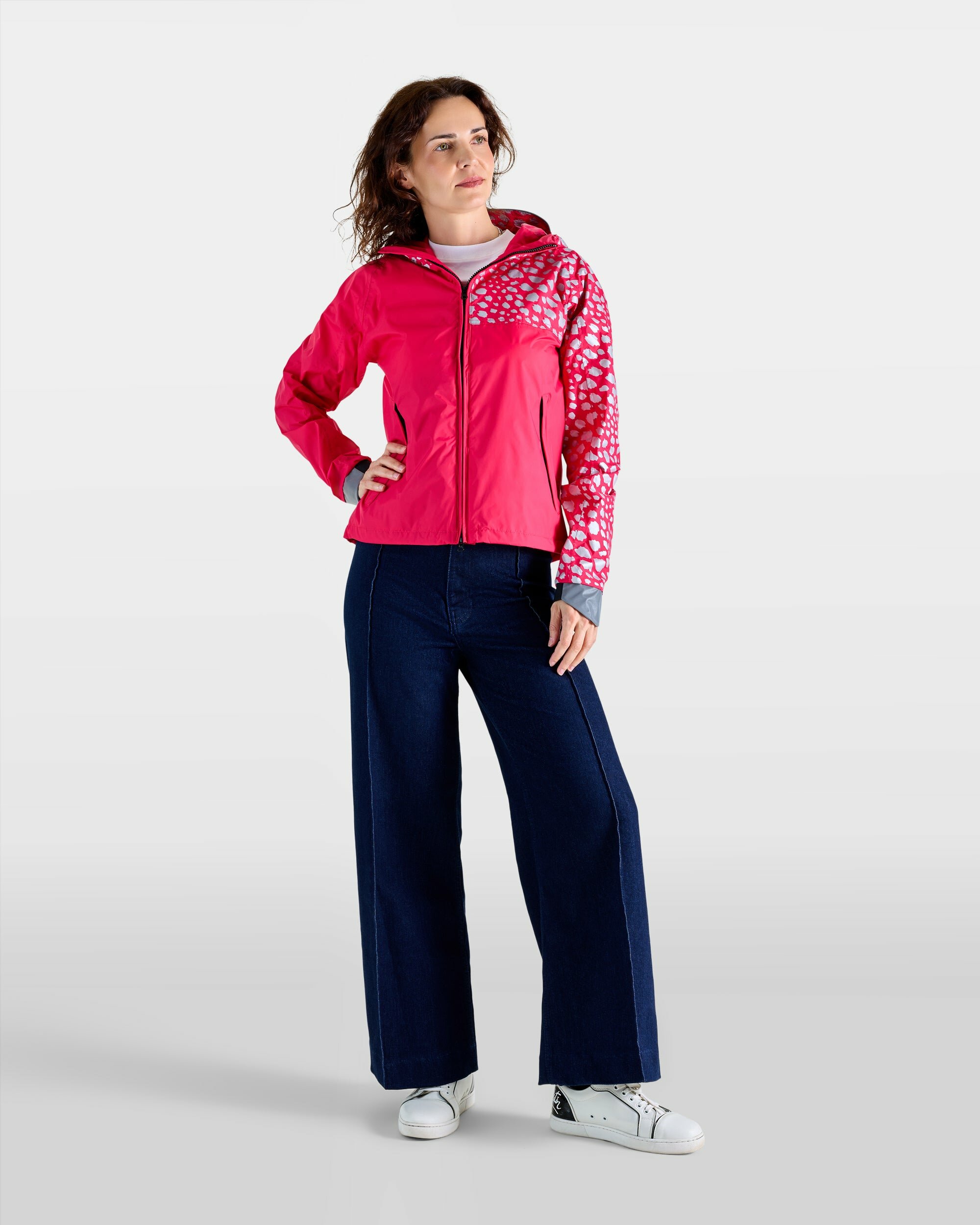 coupe-vent-anorak-impermeable-court-motifs-reflechissants-guepard-rose-framboise-femme