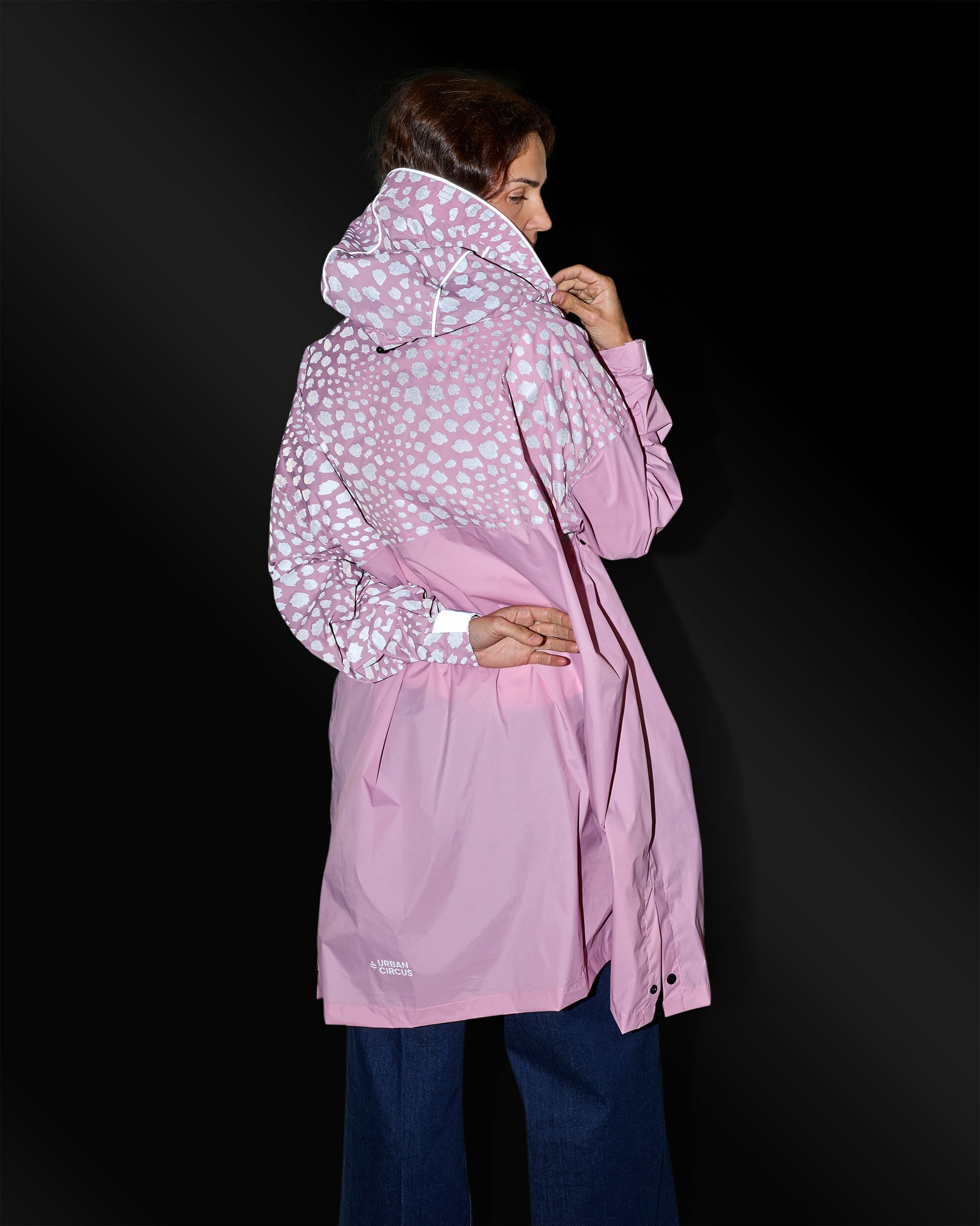 poncho-de-pluie-zippe-integral-impermeable-velo-rose-cendre-femme-motif-guepard-reflechissant-dos-nuit