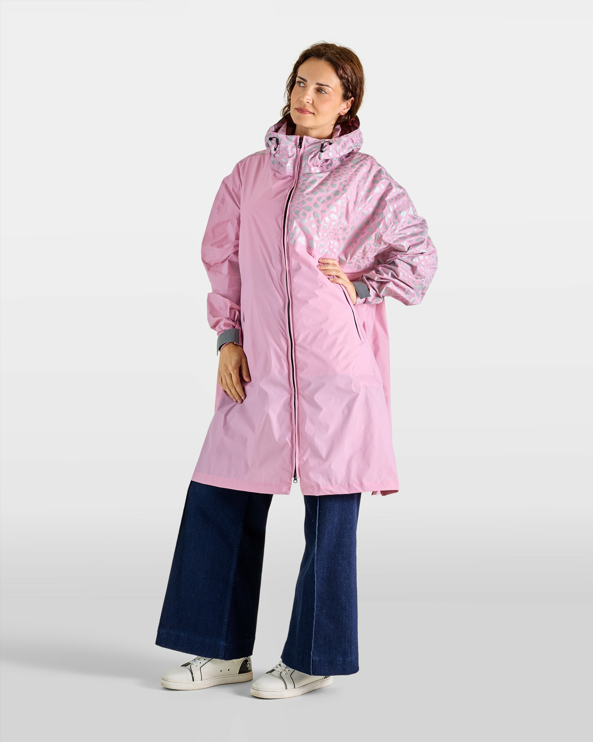 poncho-de-pluie-zippe-integral-impermeable-velo-rose-cendre-femme-motif-guepard-reflechissant