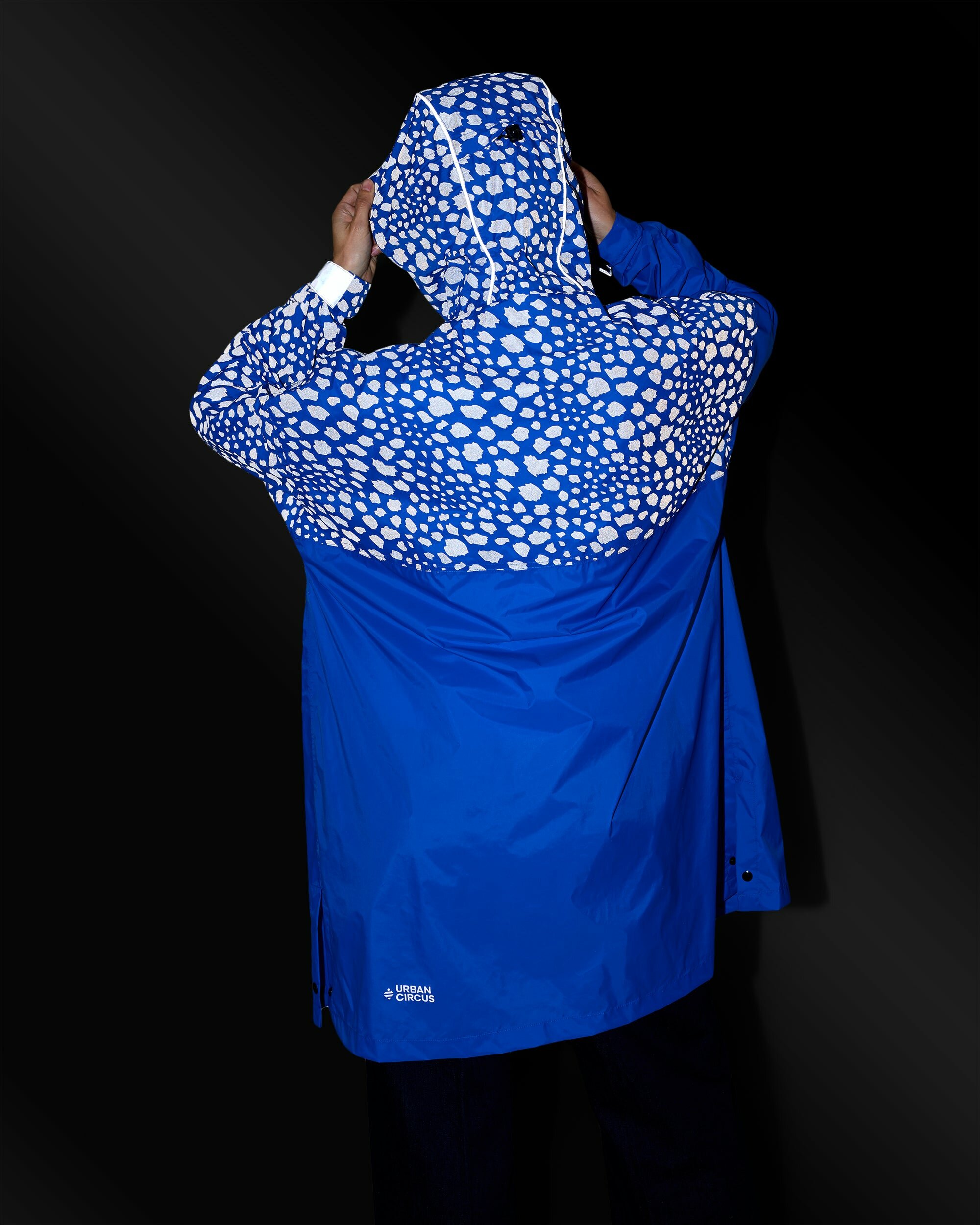poncho-de-pluie-velo-motifs-guepard-reflechissant-nuit-impermeable-bleu-roi