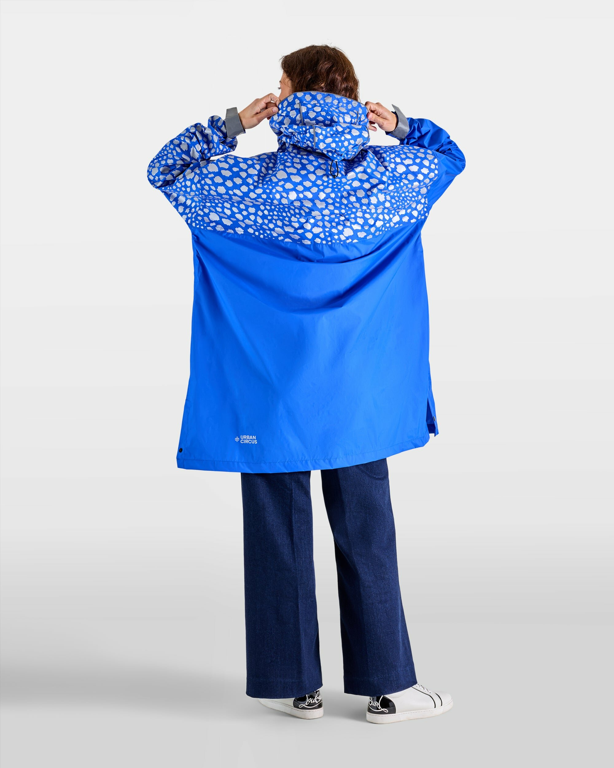 poncho-de-pluie-zippe-impermeable-velo-bleu-roi-femme-motif-guepard-reflechissant-dos