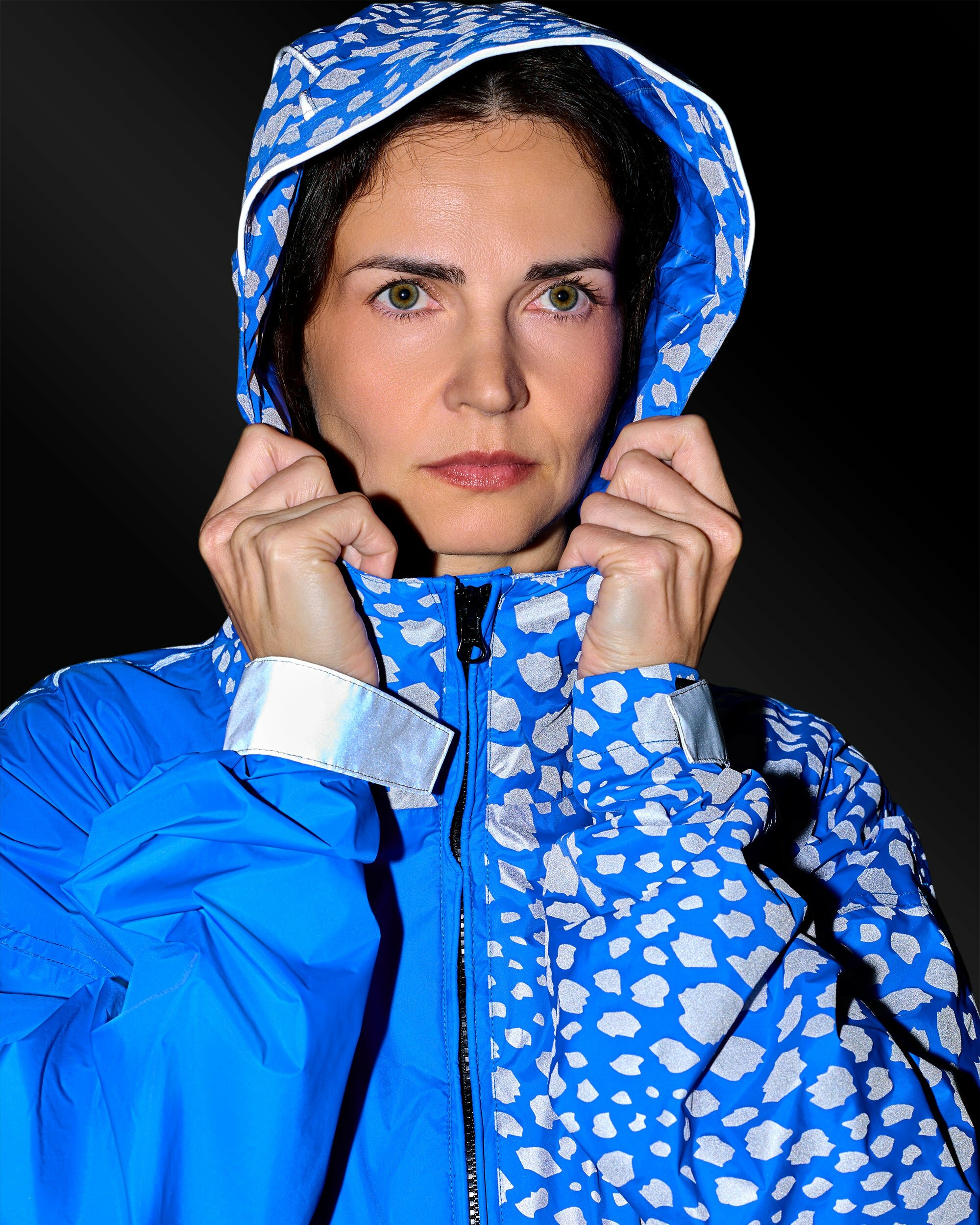 capuche-poncho-de-pluie-velo-motifs-guepard-reflechissants-nuit-bleu-roi-francigena