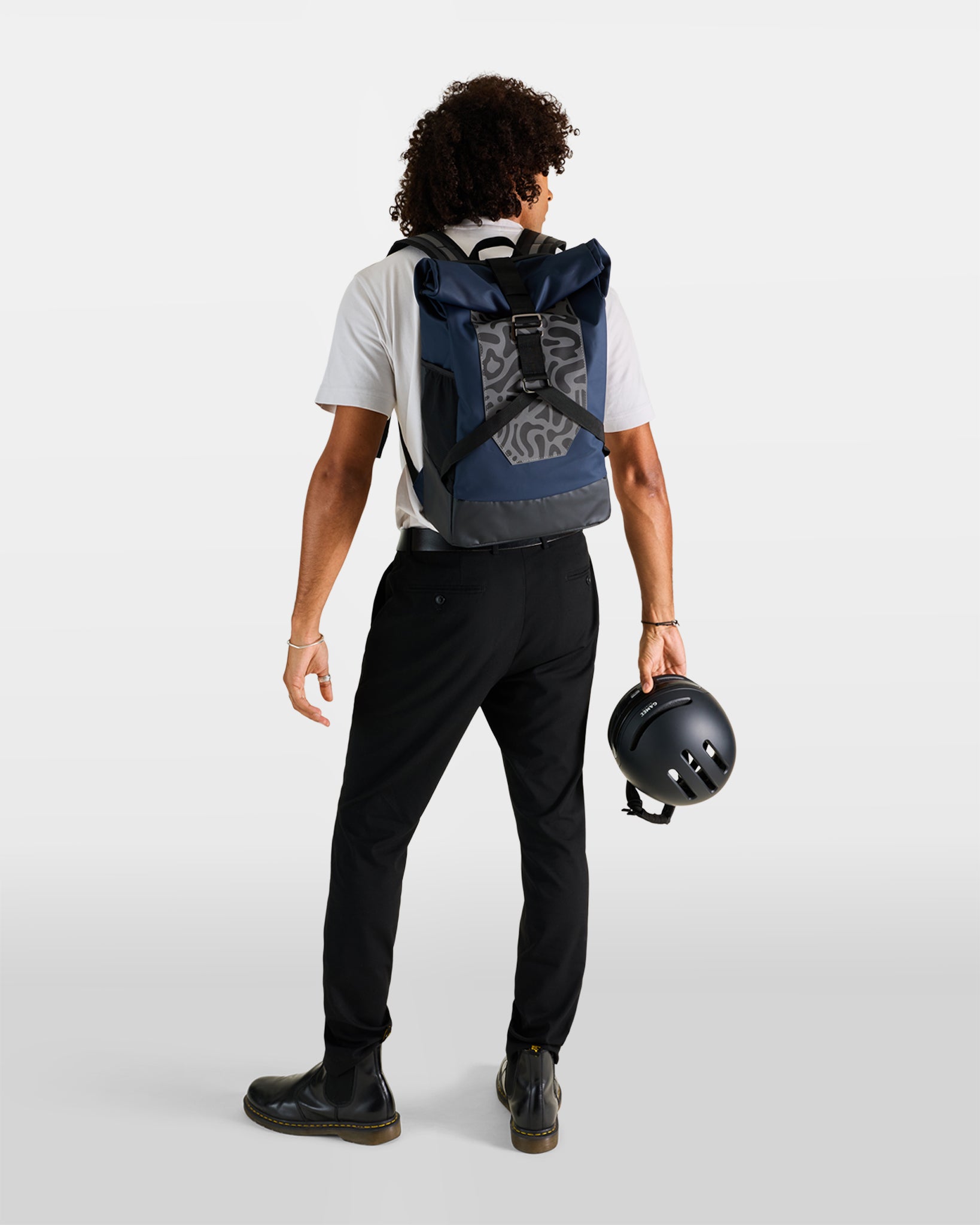 sac-a-dos-impermeable-reflechissant-ucrr-medium-bleu-motif-splash-homme-velotaf
