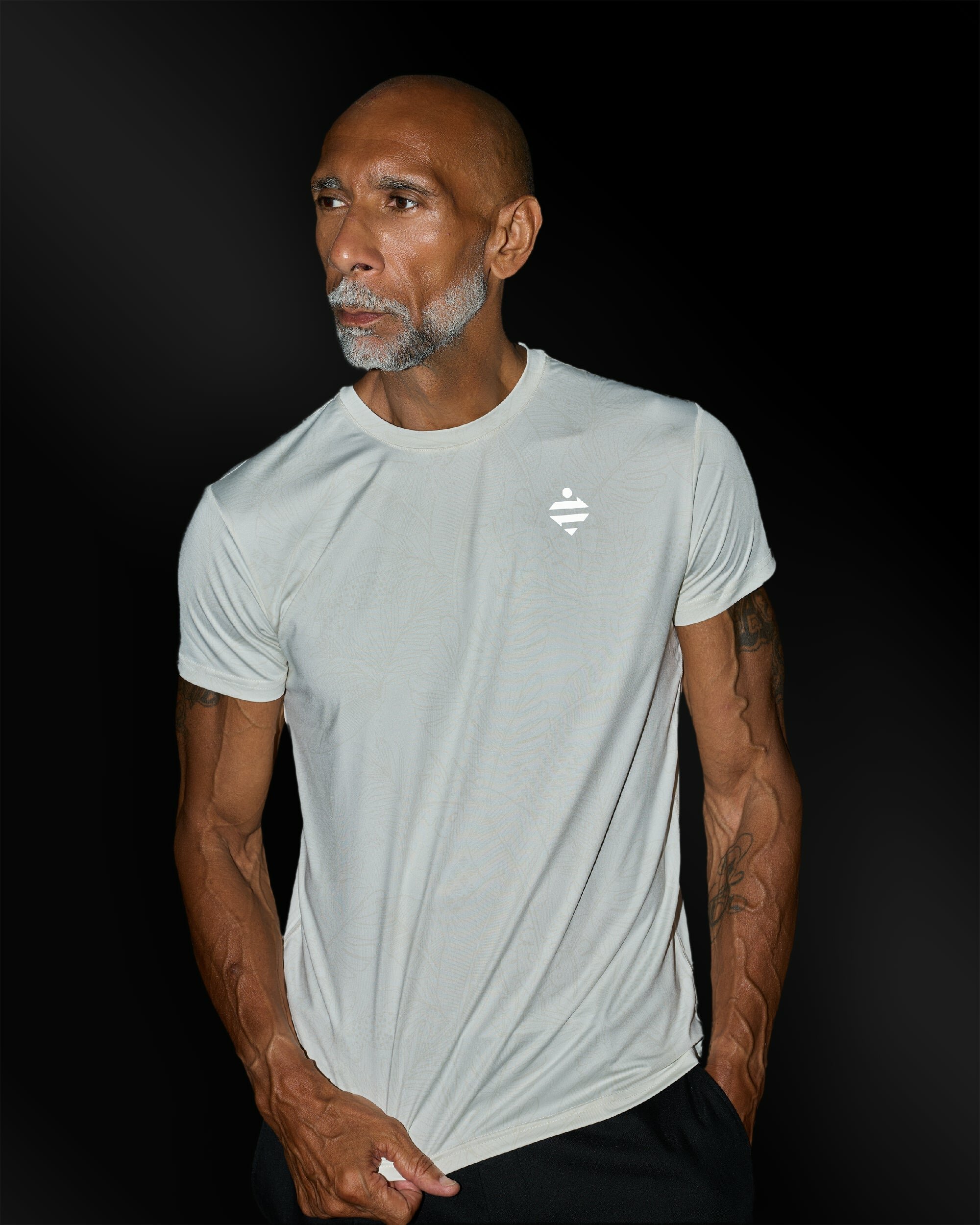 tshirt-aerotech-ultra-respirant-sport-blanc-logo-reflechissant-nuit-homme