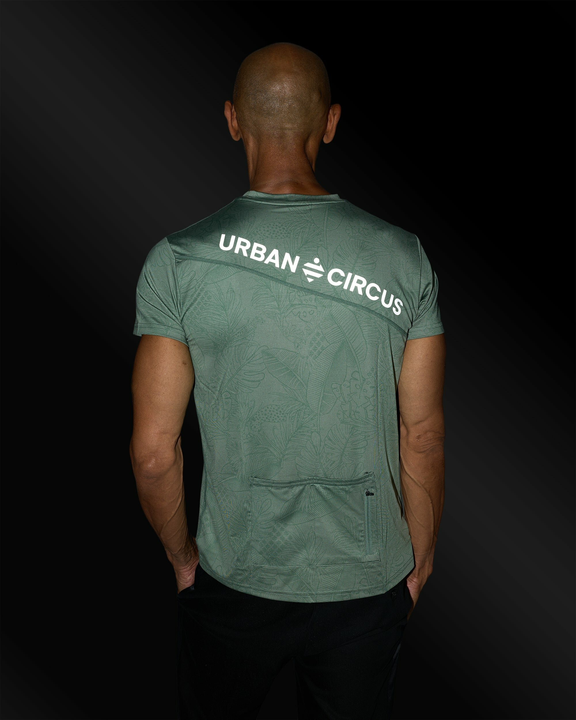 tshirt-sport-respirant-reflechissant-aerotech-sauge-vert-motif-jungle-homme-urban-circus-dos