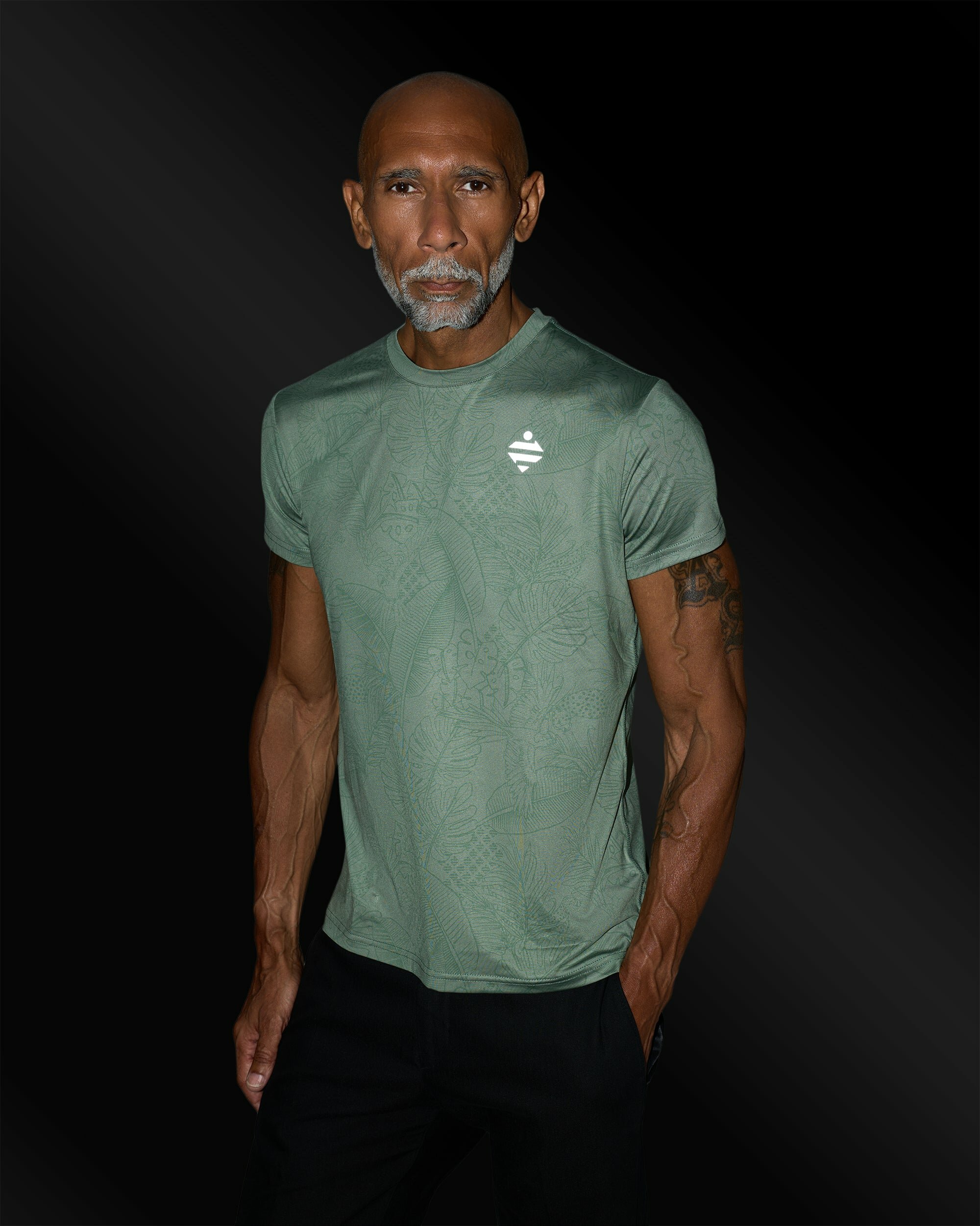 tshirt-sport-respirant-reflechissant-aerotech-sauge-vert-motif-jungle-homme-urban-circus