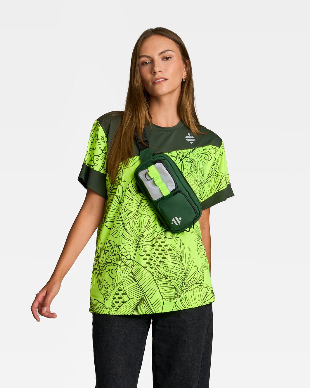 tshirt-respirant-aerotech-running-cyclisme-vert-motif-jungle-femme