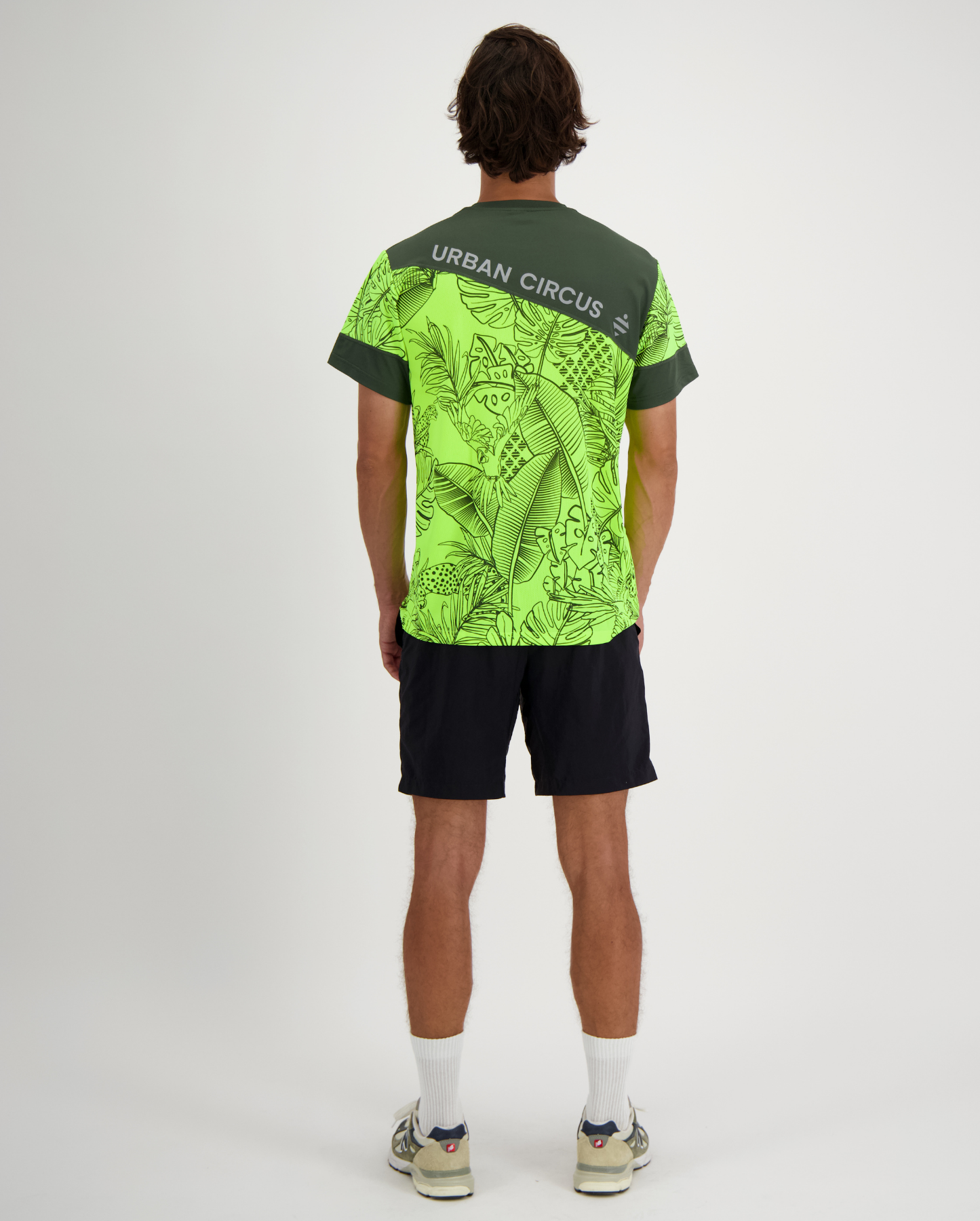 tshirt-respirant-running-velo-vert-motif-jungle-urban-circus-homme