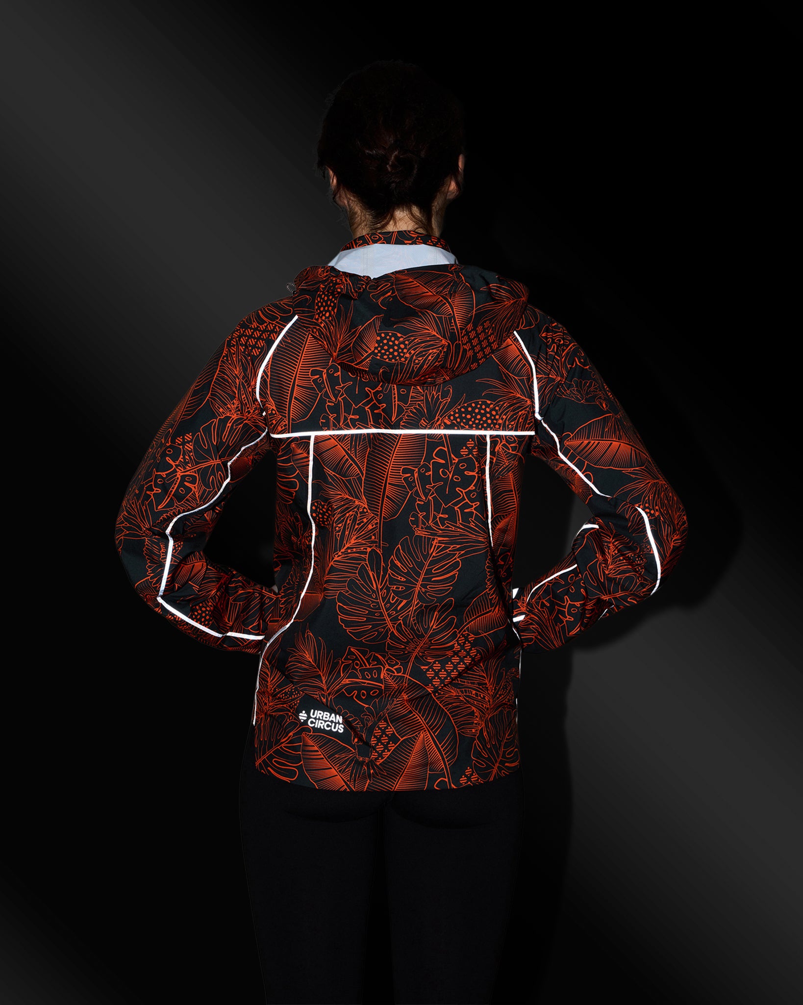 veste-sport-outdoor-velo-respirante-reflechissante-dos-escapade-motif-jungle-orange-femme