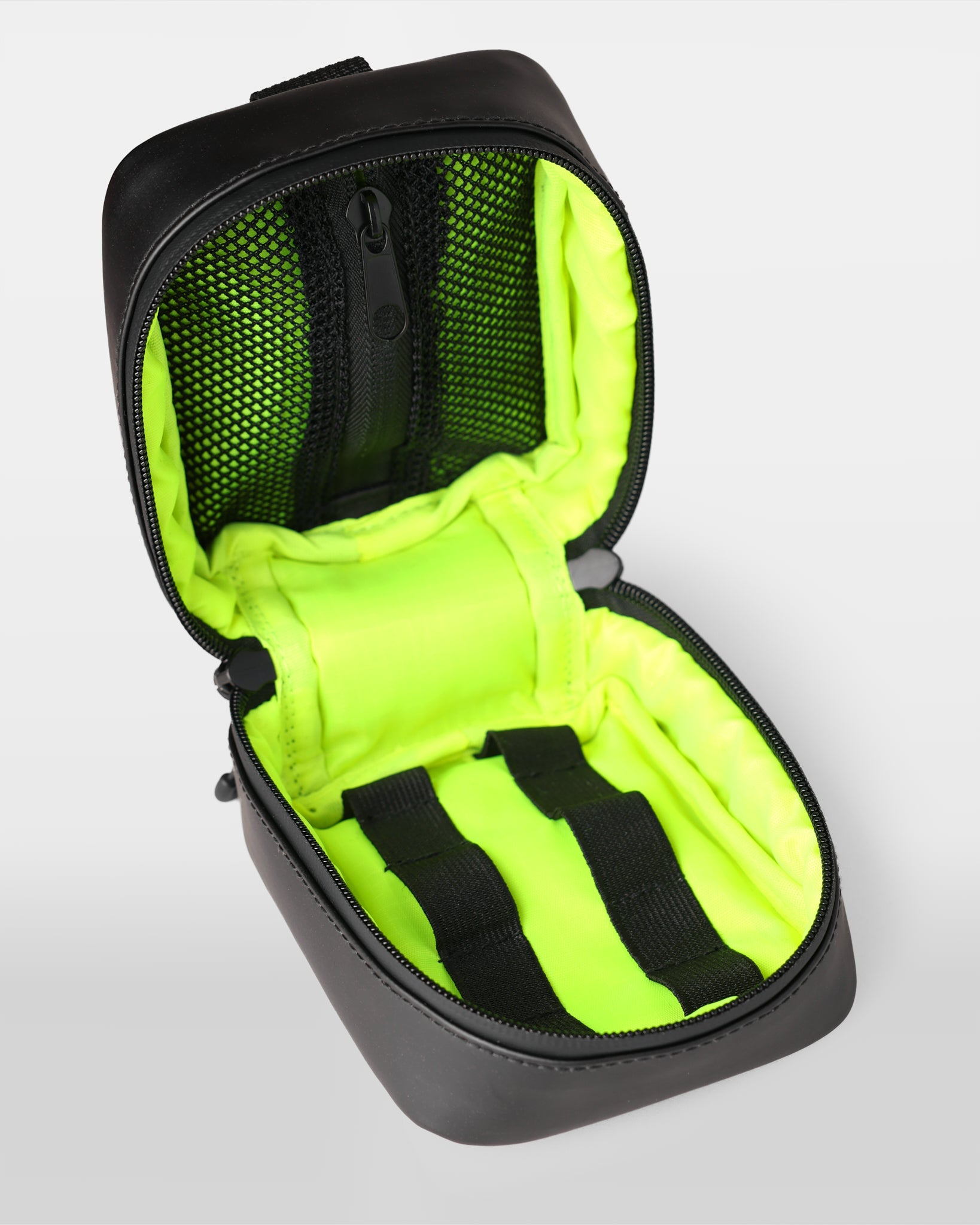 sacoche-selle-velo-route-kit-reparation-voyage-cyclotourisme-interieur-fluo