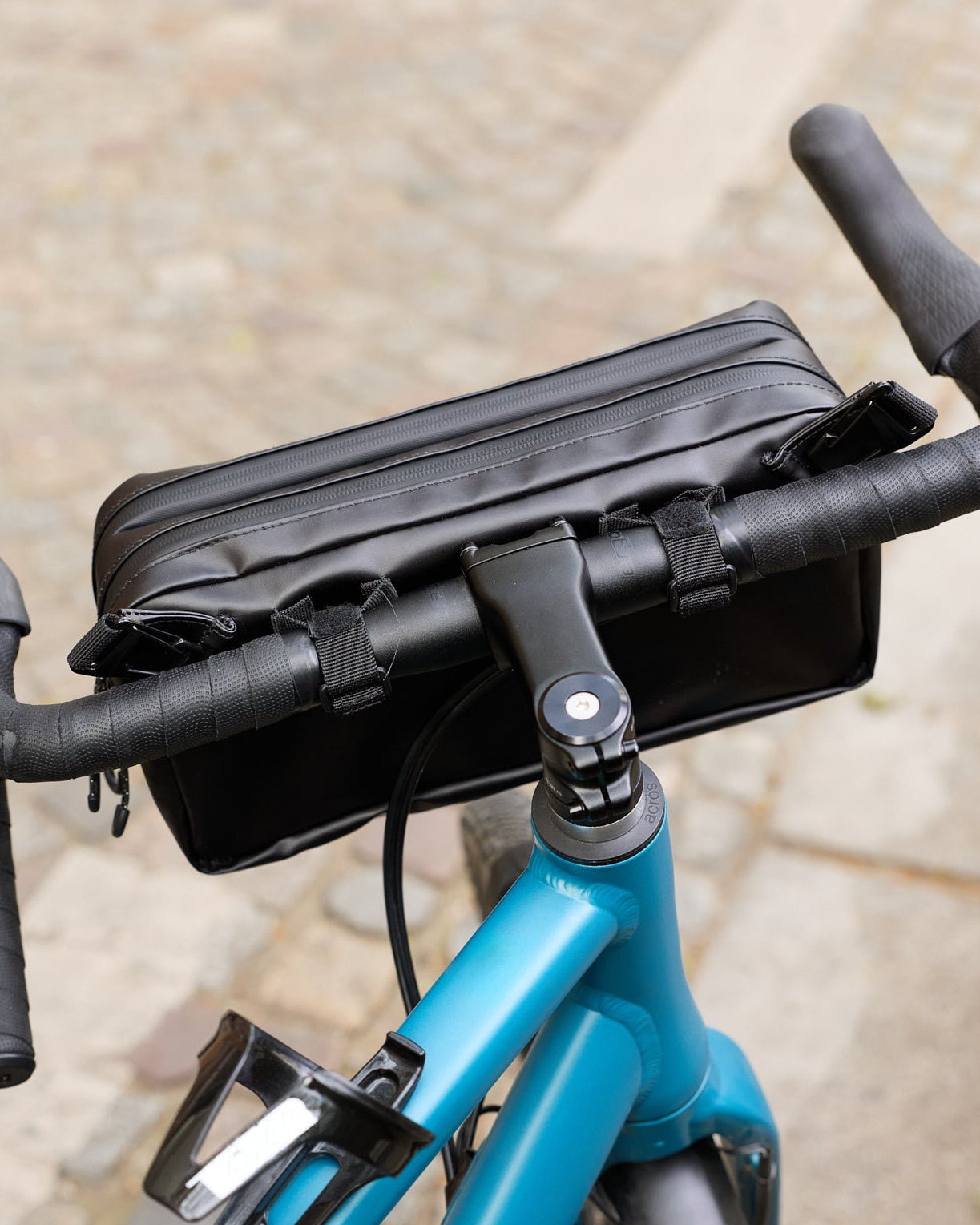 sac-sacoche-guidon-velo-3-litres-modulable-noire-impermeable