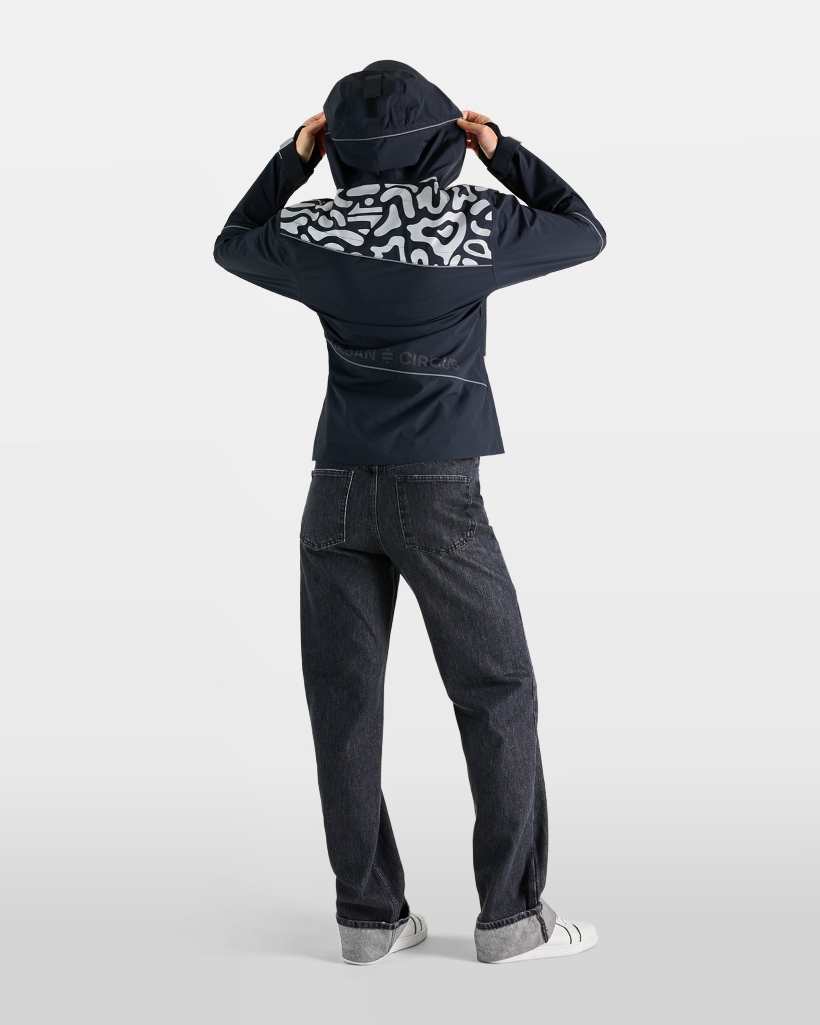 veste-legere-bvouac-3-en-1-noire-motif-splash-reflechissants-femme-dos