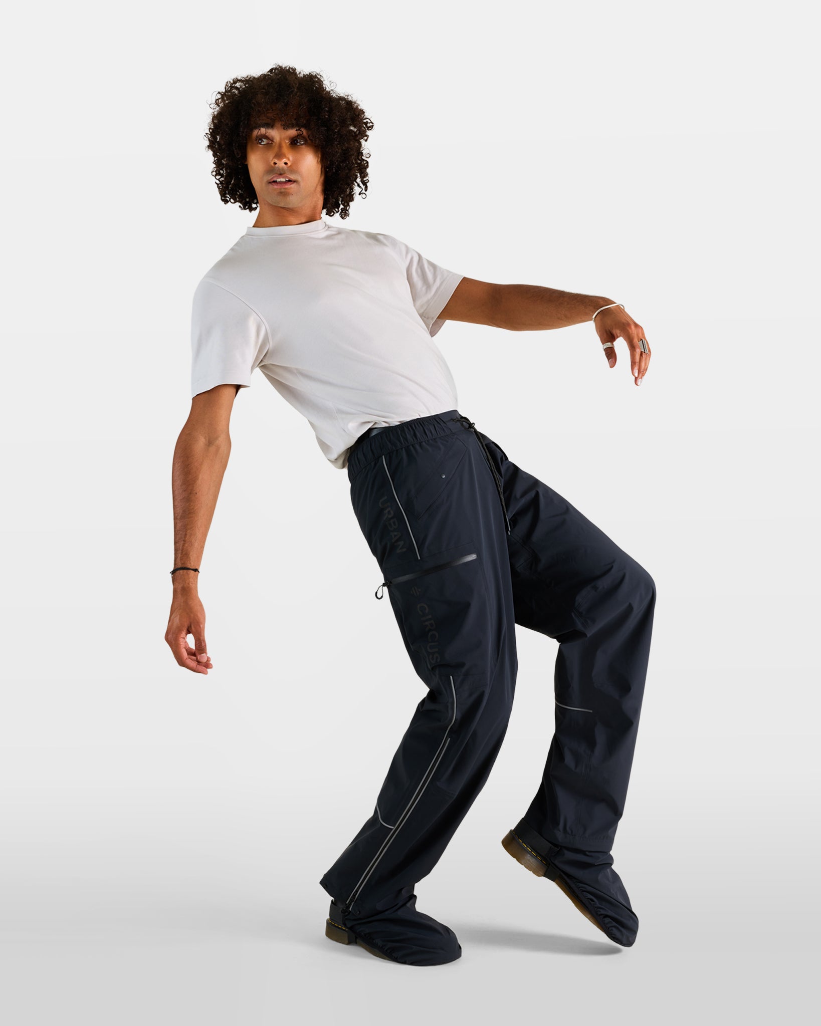 pantalon-de-pluie-technique-respirant-bvouac-noir-velotaf