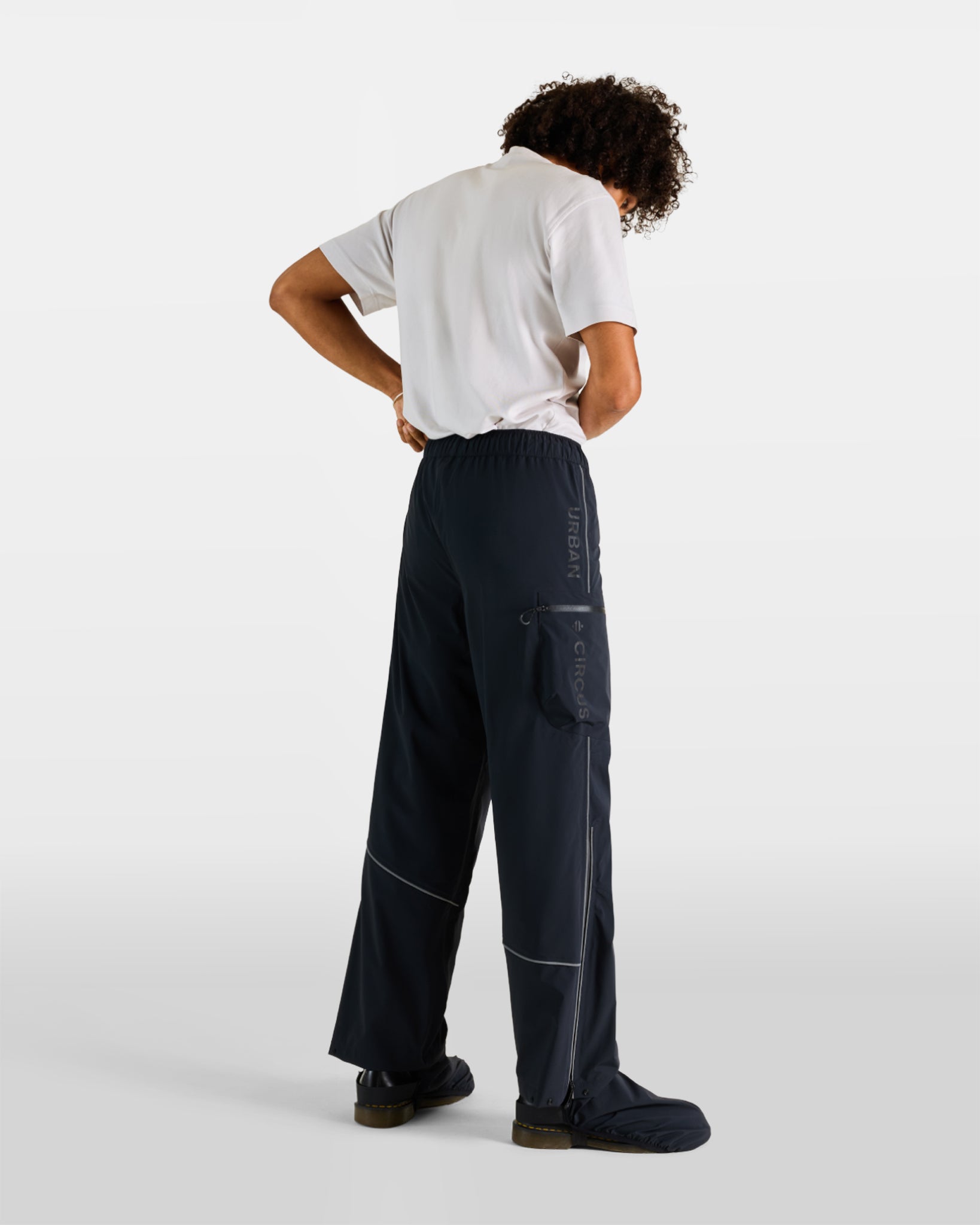 surpantalon-de-pluie-technique-respirant-ajustable-bvouac-noir-velo