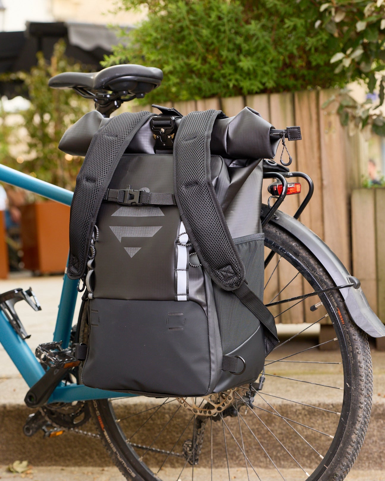 sac-a-dos-modulable-sacoche-velo-impermeable-cyclotourisme-noir-porte-bagage