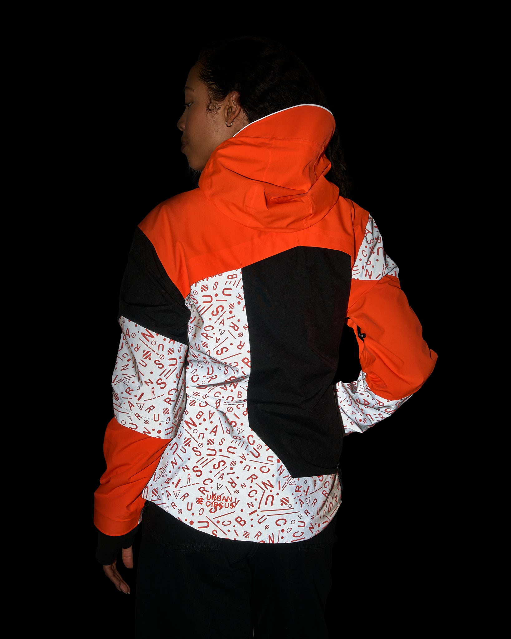 veste-reflechissante-repop-graffiti-orange-fluo-urban-circus-dos-femme