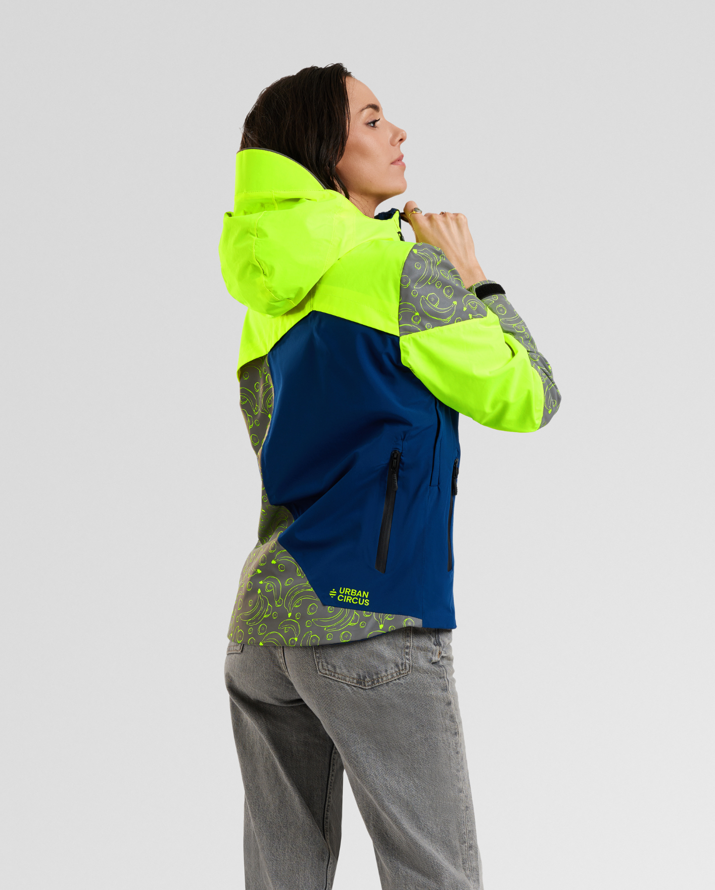 repop-motif-banane-veste-fluorescente-reflechissante-urban-circus-femme