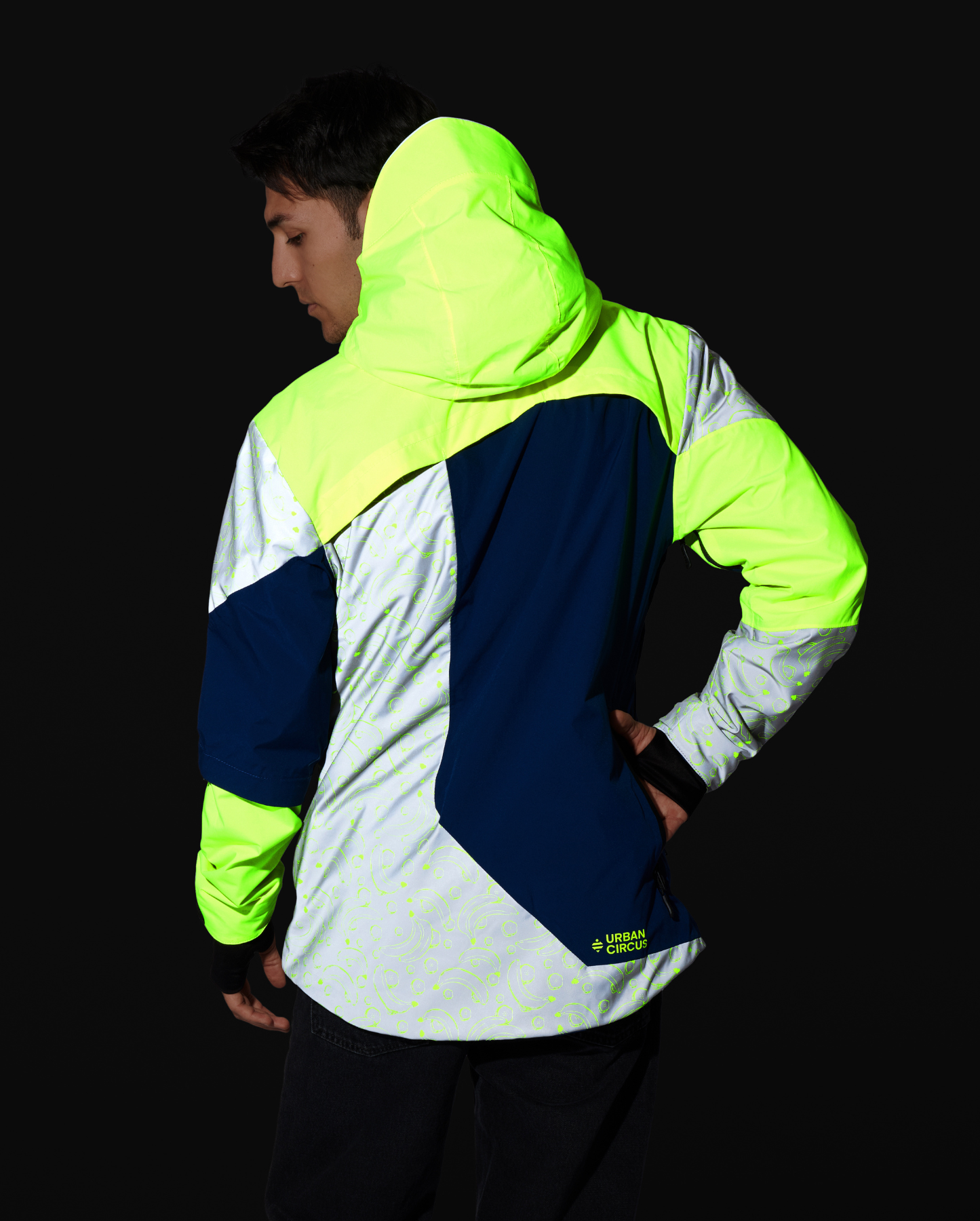 veste-velo-urbain-reflechissante-fluorescente-motif-banane-homme_f946ef0e-dcd4-4cdc-aab9-038707a39c7f