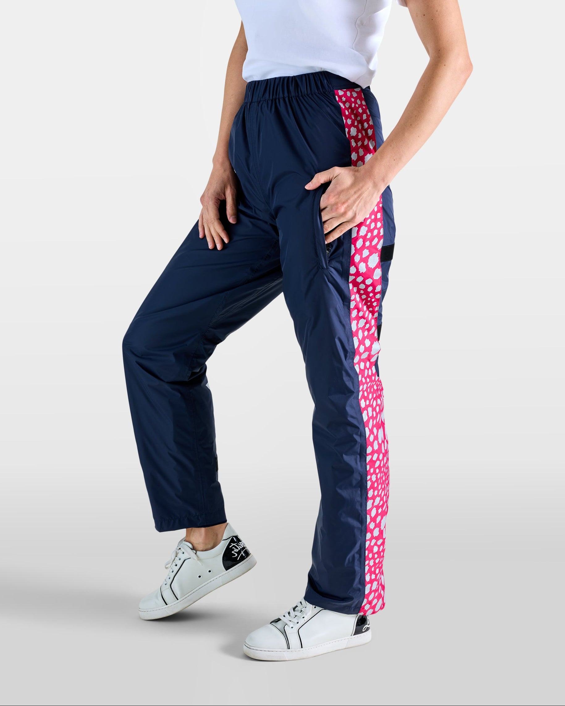 surpantalon-de-pluie-impermeable-velo-bleu-marine-rose-motif-guepard-femme