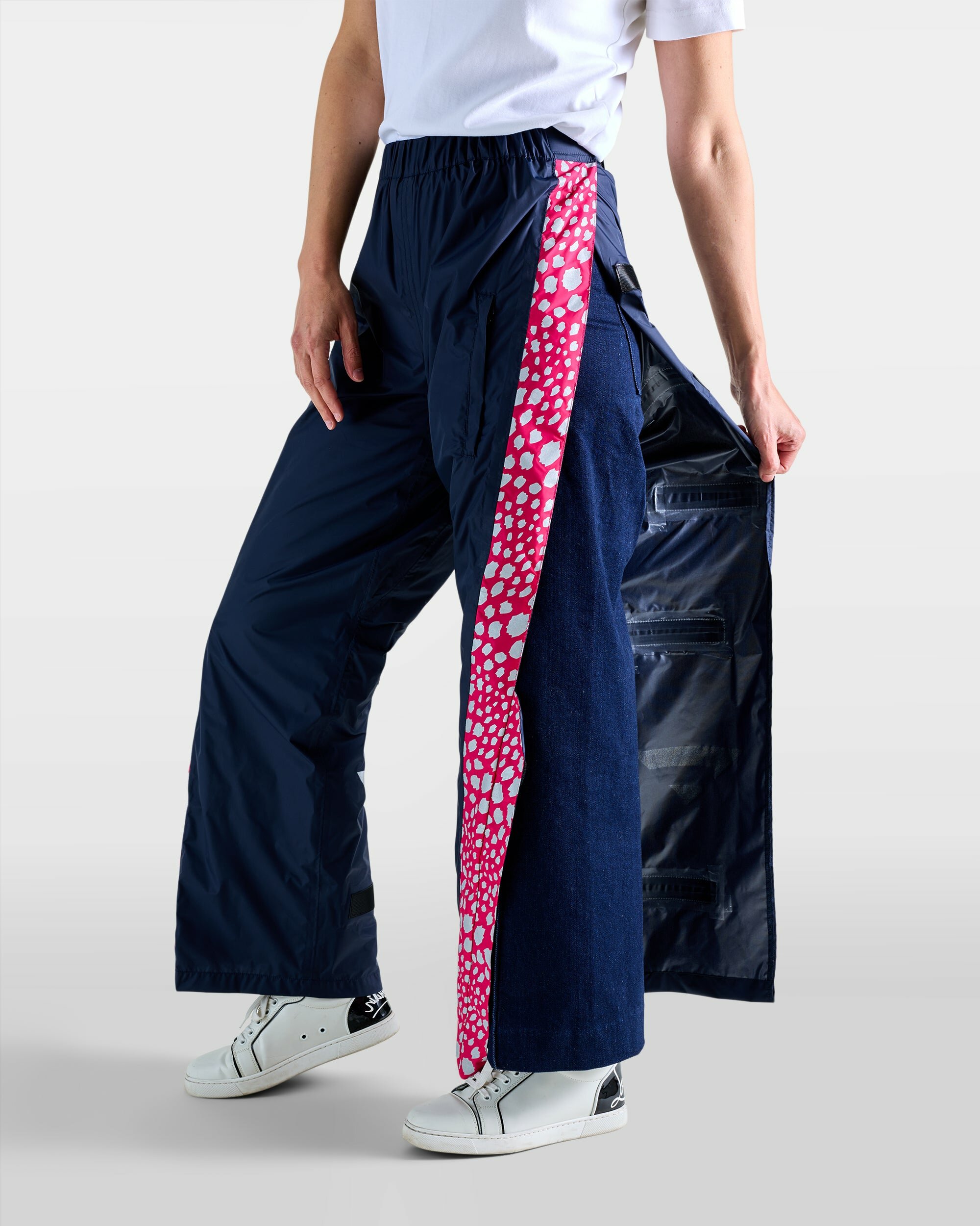 surpantalon-de-pluie-impermeable-velo-bleu-marine-rose-motif-guepard-enfilage-facile-jambe-entiere
