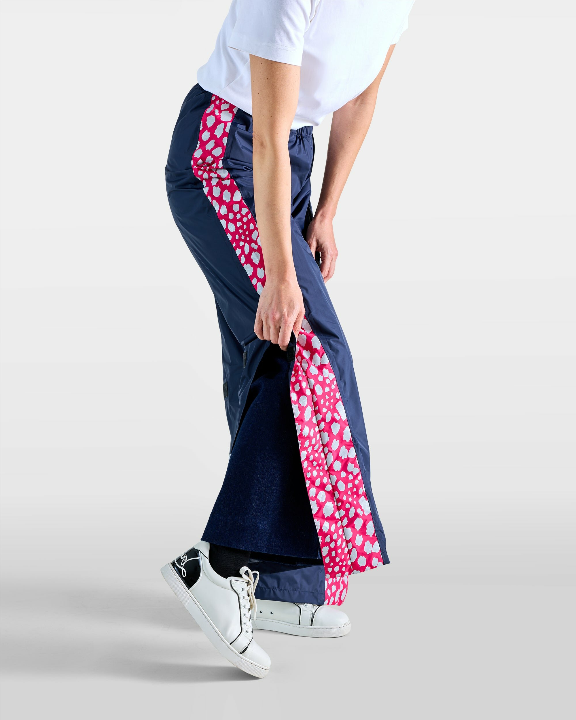 surpantalon-de-pluie-impermeable-velo-bleu-marine-rose-motif-guepard-enfilage-facile