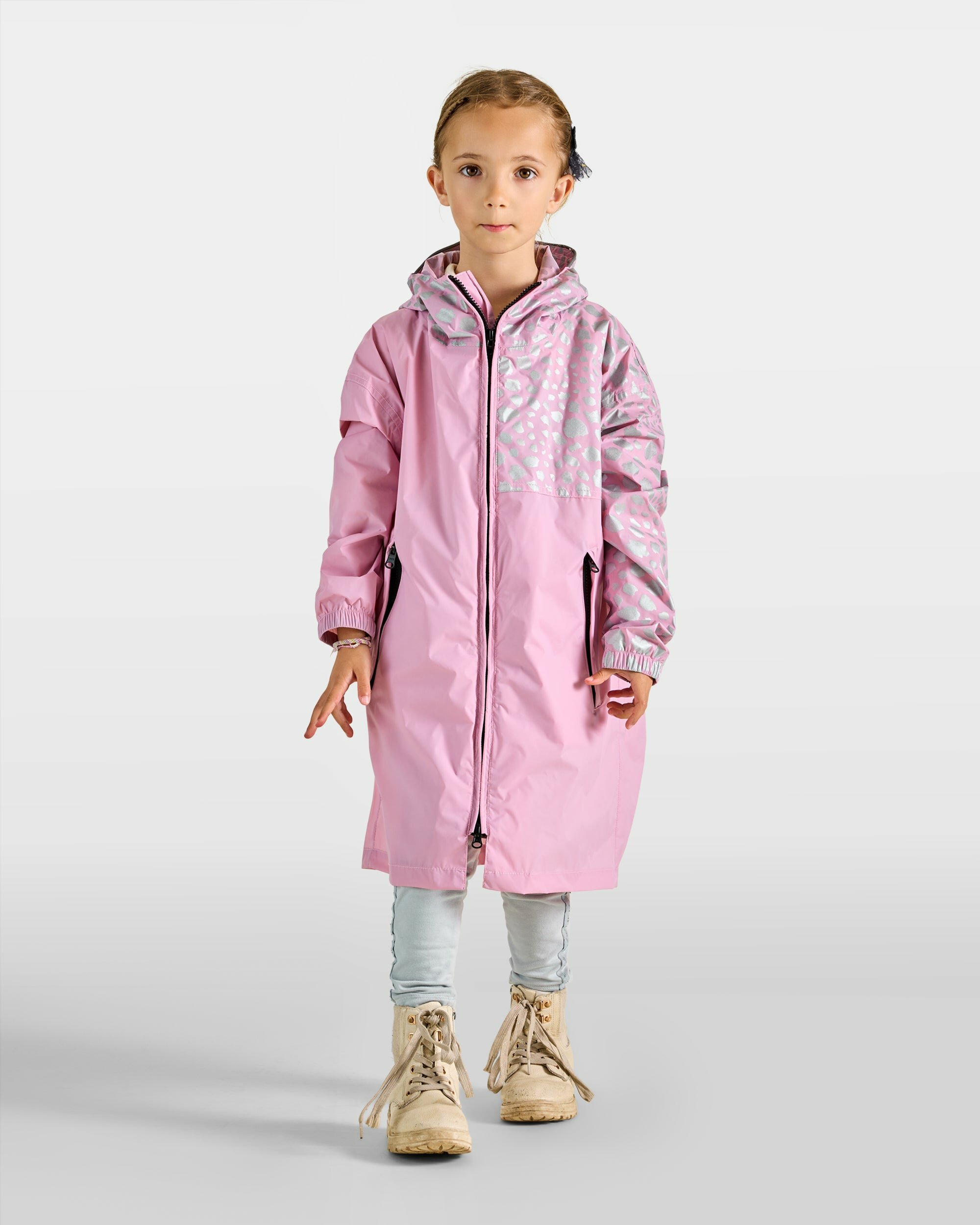petit-poncho-de-pluie-velo-rose-cendre-motifs-guepard-reflechissants-fille-enfant-etanche