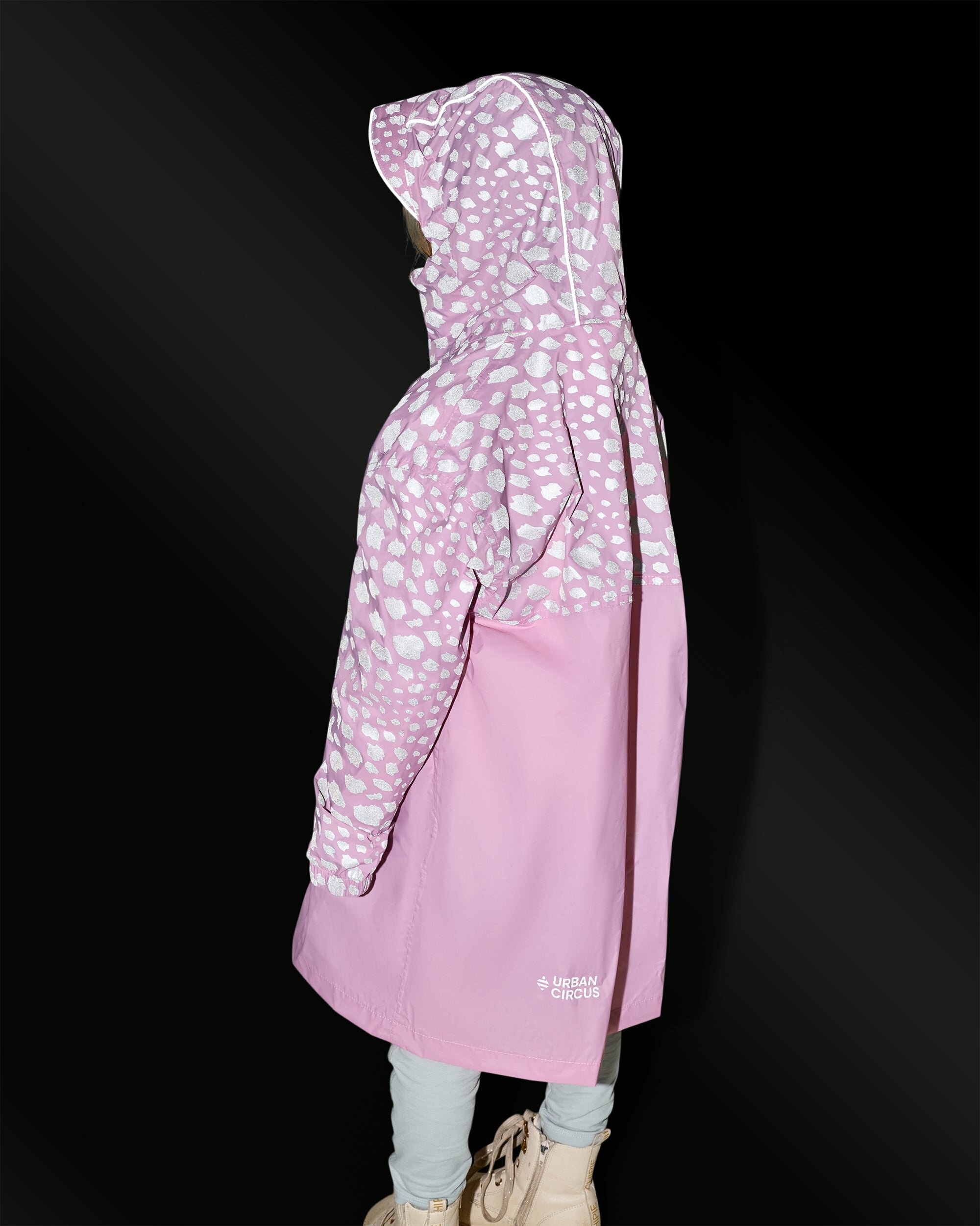 petit-poncho-de-pluie-velo-rose-cendre-motifs-guepard-reflechissants-fille-enfant-impermeable-nuit