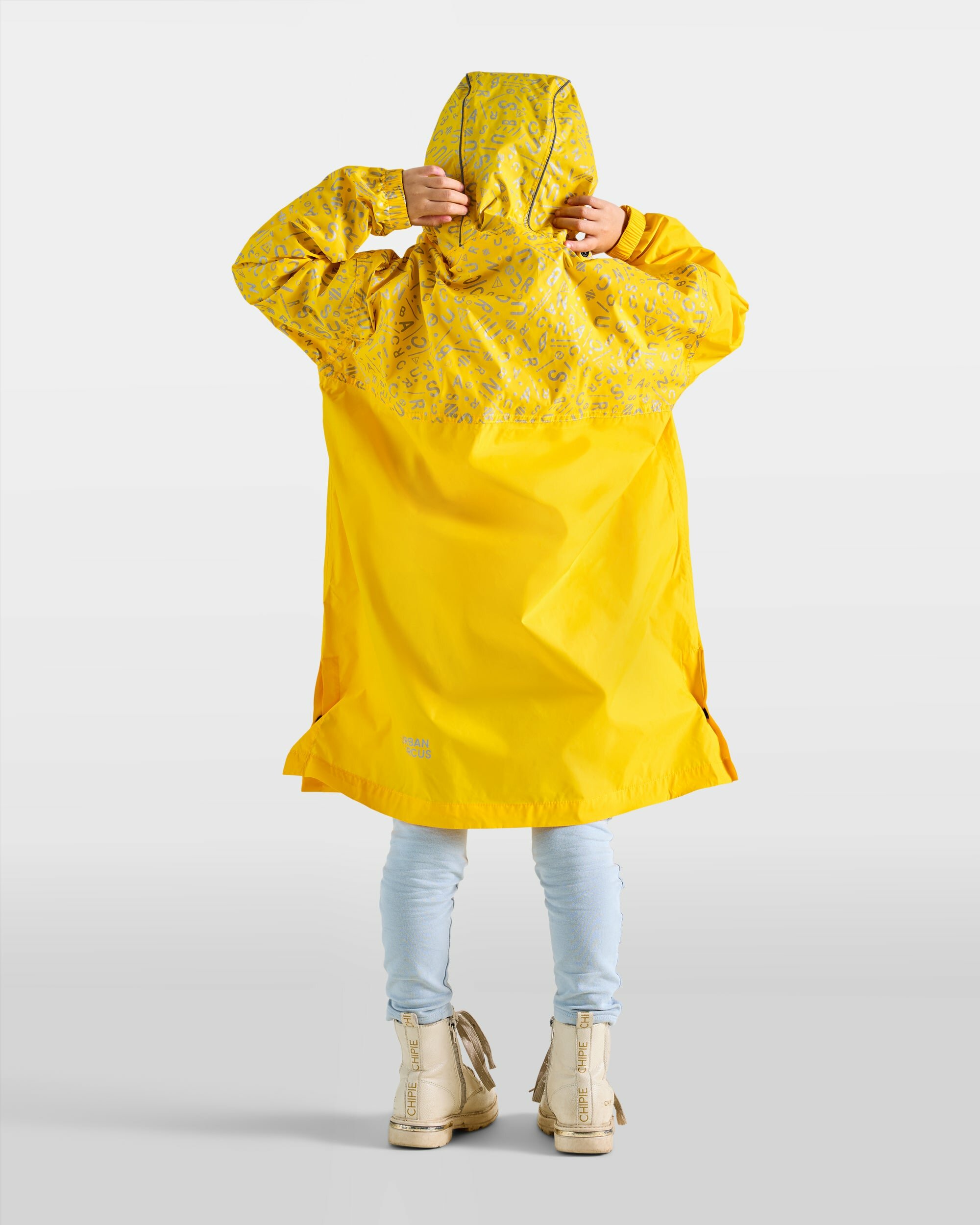 petit-poncho-de-pluie-velo-jaune-motifs-graffiti-reflechissants-fille-enfant-capuche-impermeable