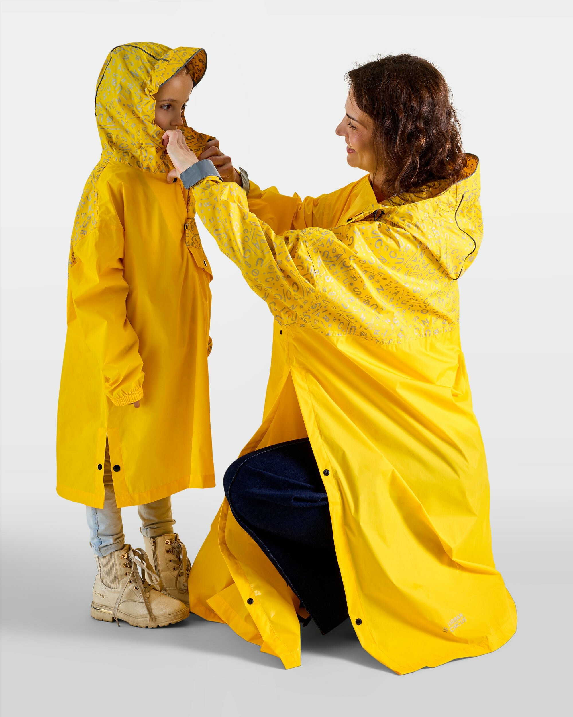 poncho-de-pluie-jaune-enfant-femme-romea-urban-circus-velo-ville