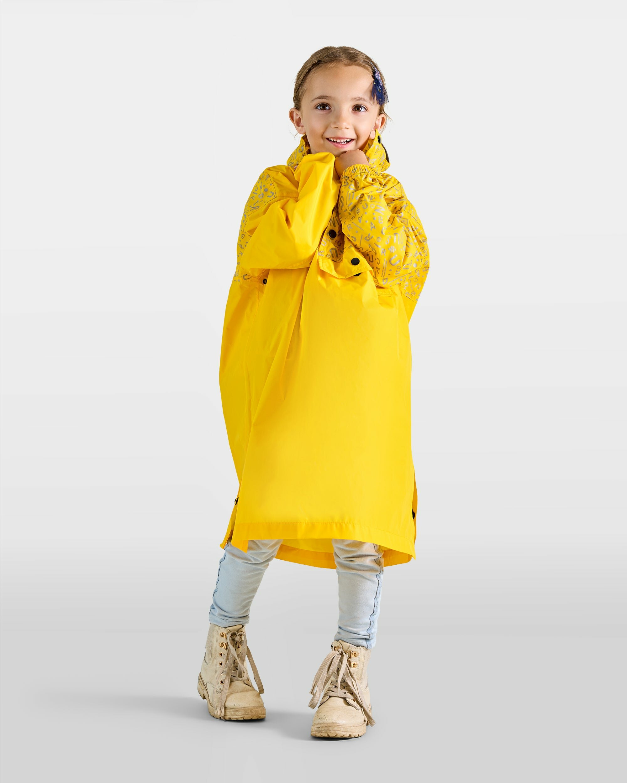 petit-poncho-de-pluie-velo-jaune-motifs-graffiti-reflechissants-fille-enfant-urban-circus