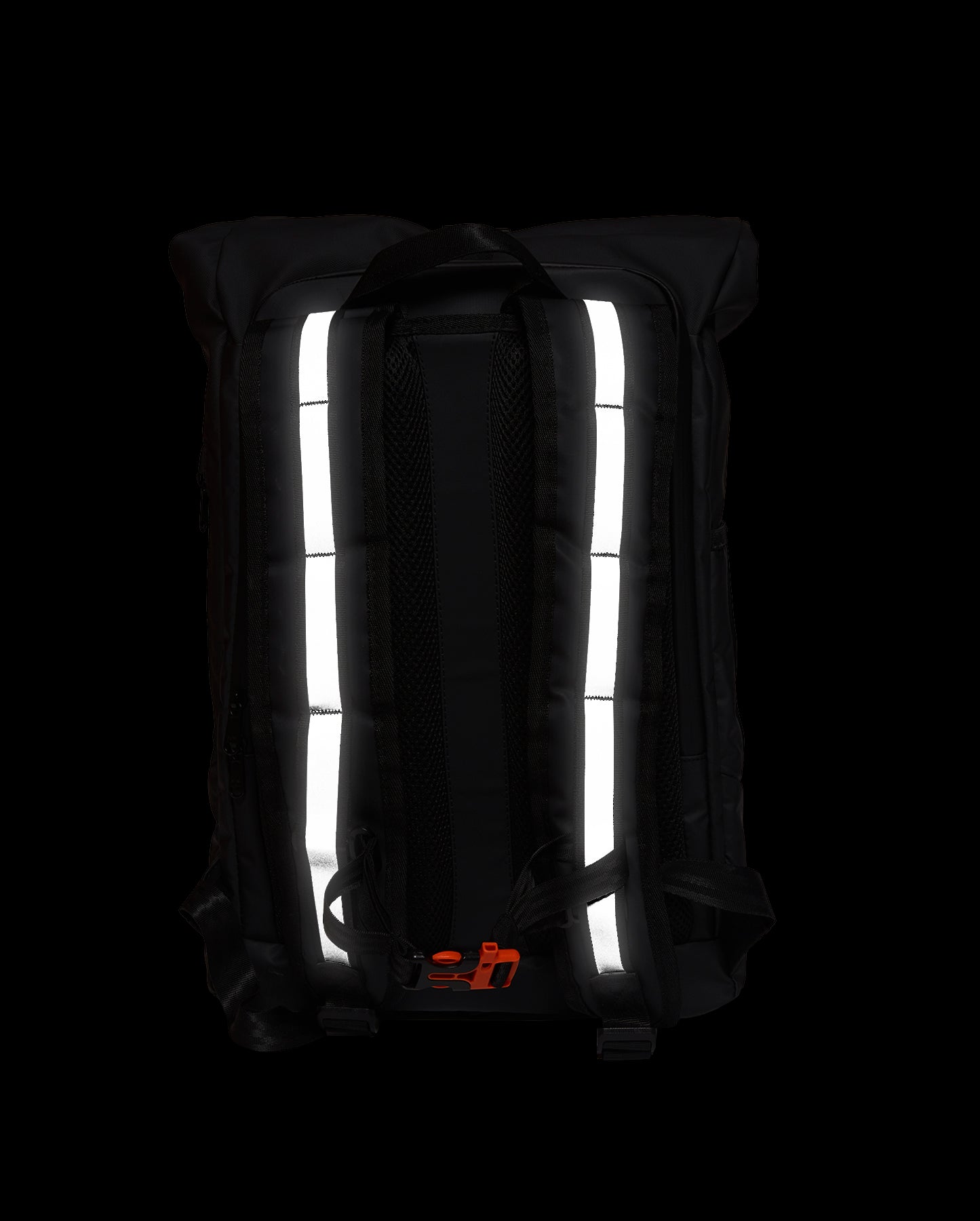 Sac-a-dos-reflechissant-velo-ucrr-vert-packshot-dos-Urban-Circus-fondnoir_96a7ba0d-da97-422d-8905-06ba5305ad02