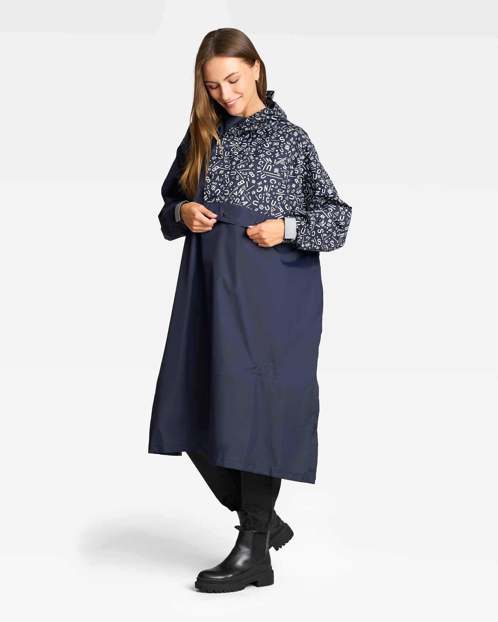 poncho-de-pluie-velo-motif-graffiti-bleu-marine-femme
