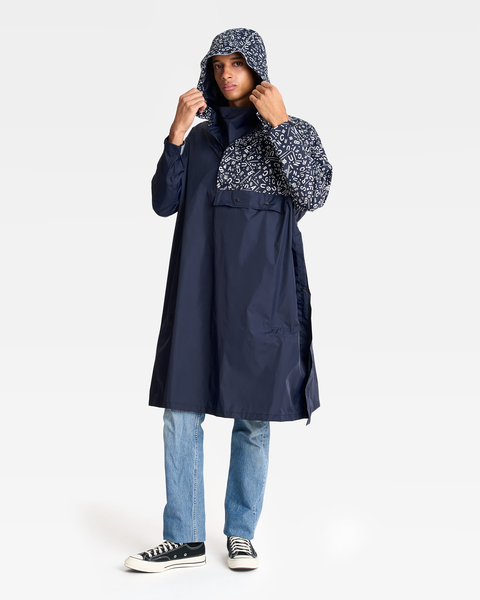 poncho-de-pluie-velo-motifs-graffiti-bleu-marine-capuche-homme