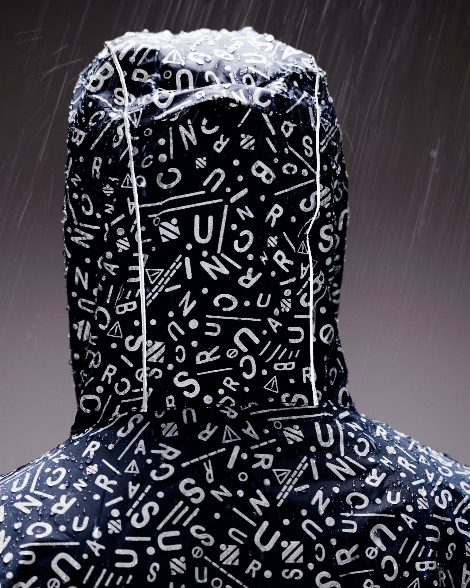 cape-de-pluie-impermeable-motifs-reflechissants-bleue-marine-velotaf