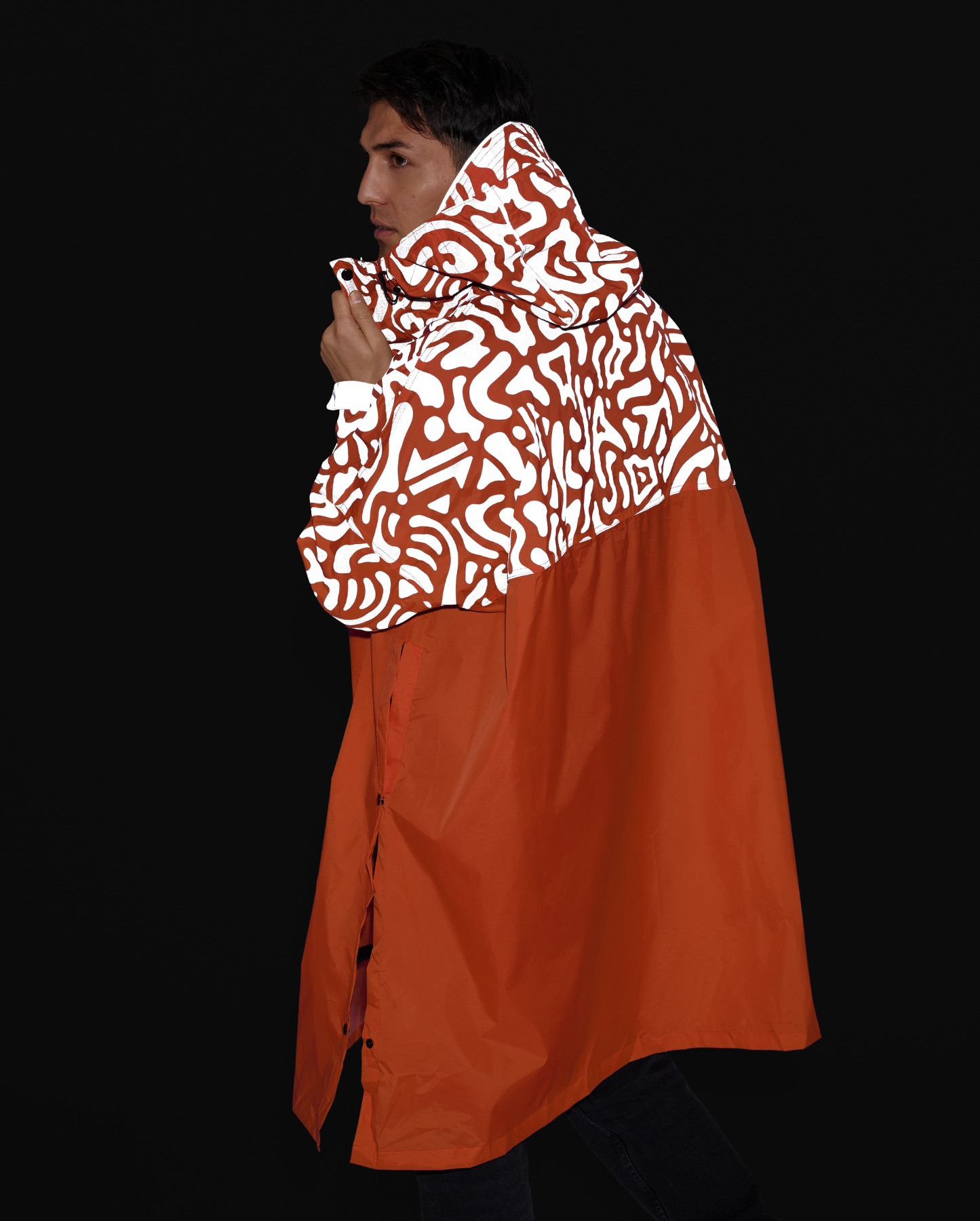 poncho-pluie-velo-impermeable-orange-motifs-reflechissants-dos-homme