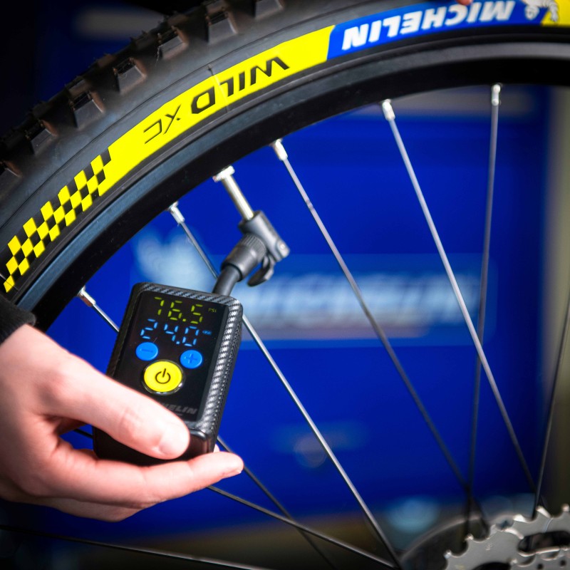 mini-compresseur-velo-michelin-ultra-compact-air-pro-6