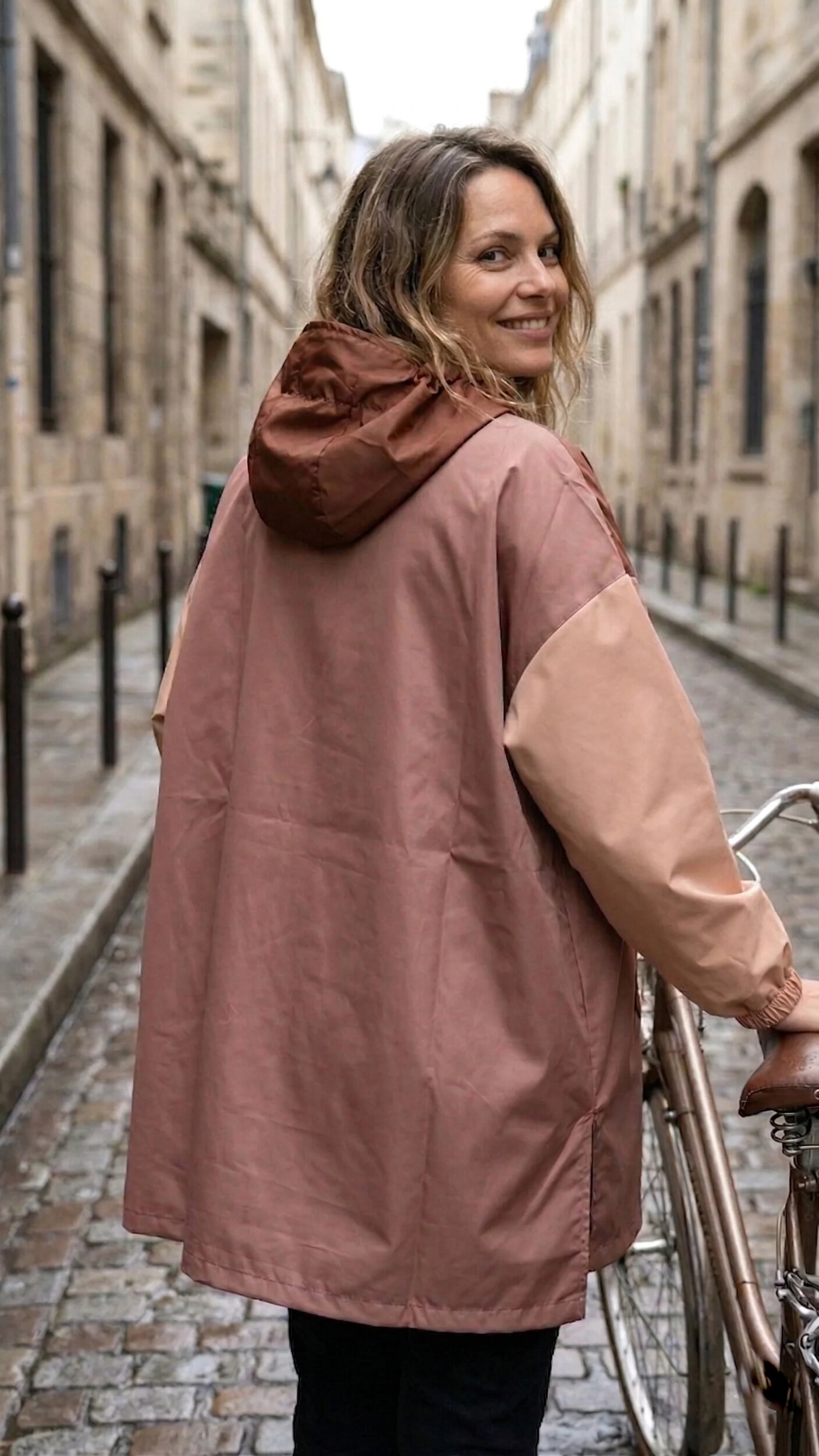 Poncho court de pluie terracotta Poule Party Brown Blush