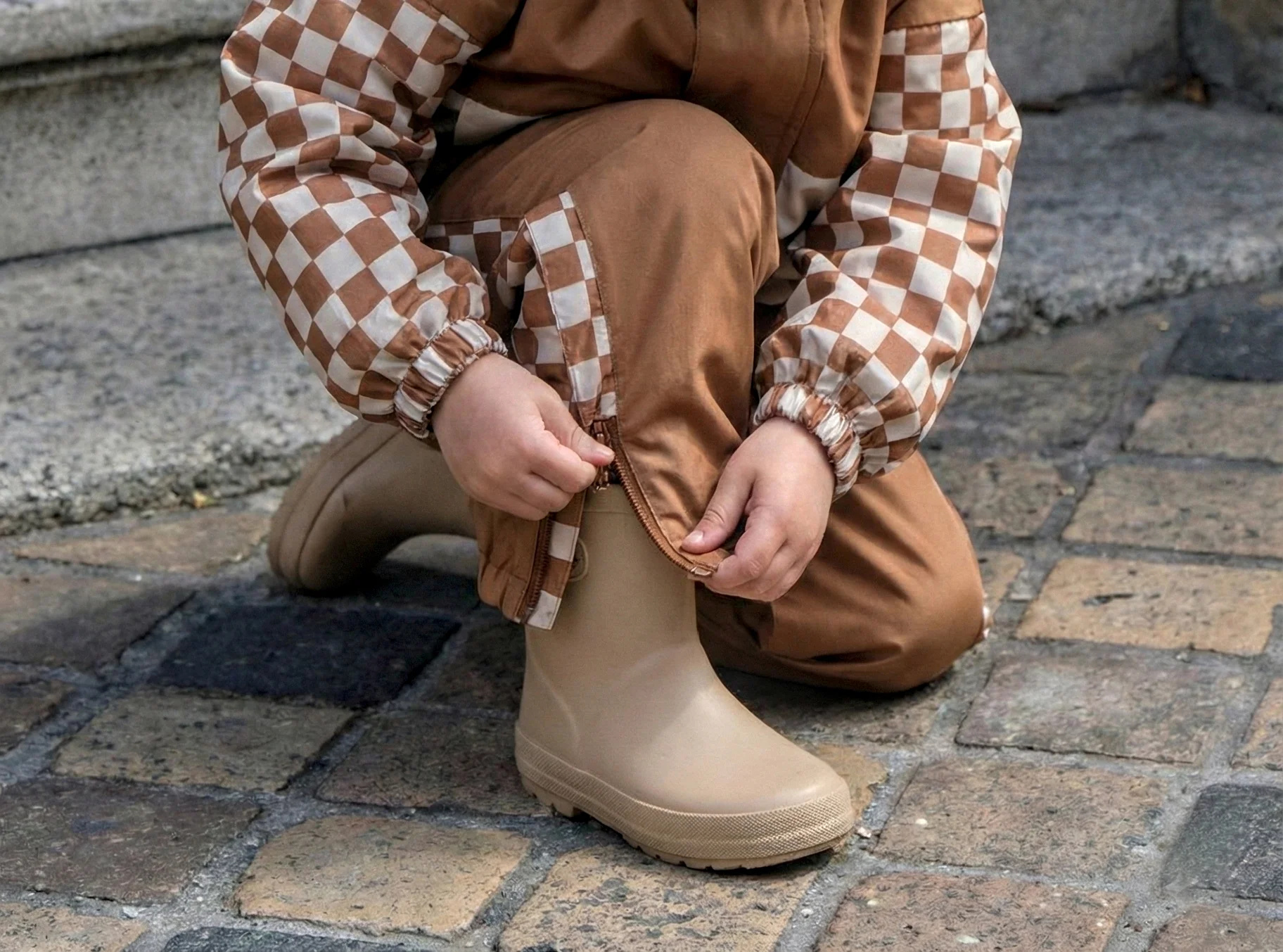 Pantalon de pluie enfant Poule Party Damier marron